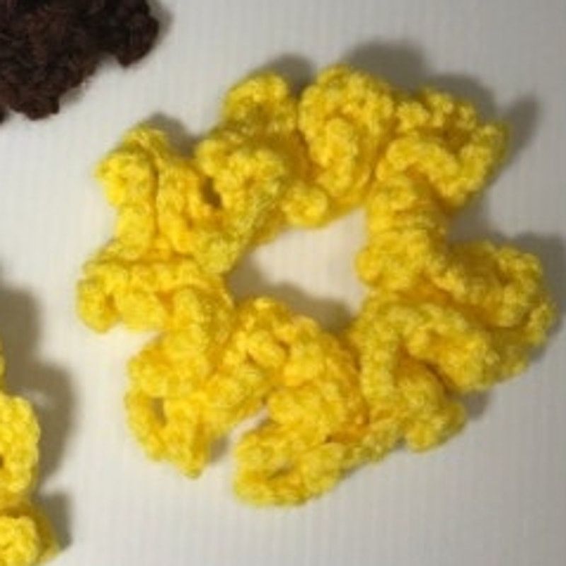 Handmade NWT YHandmade Crocheted Scrunchie by Dawny Set of 3 Size ONE SIZE - 4 Thumbnail