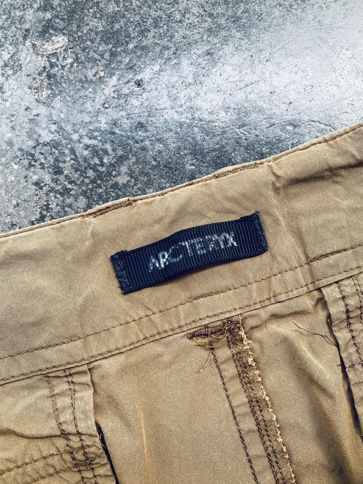 Arc'teryx Vintage Y2k Arcteryx Small Logo Brown Short Pants Size US 31 - 6 Thumbnail