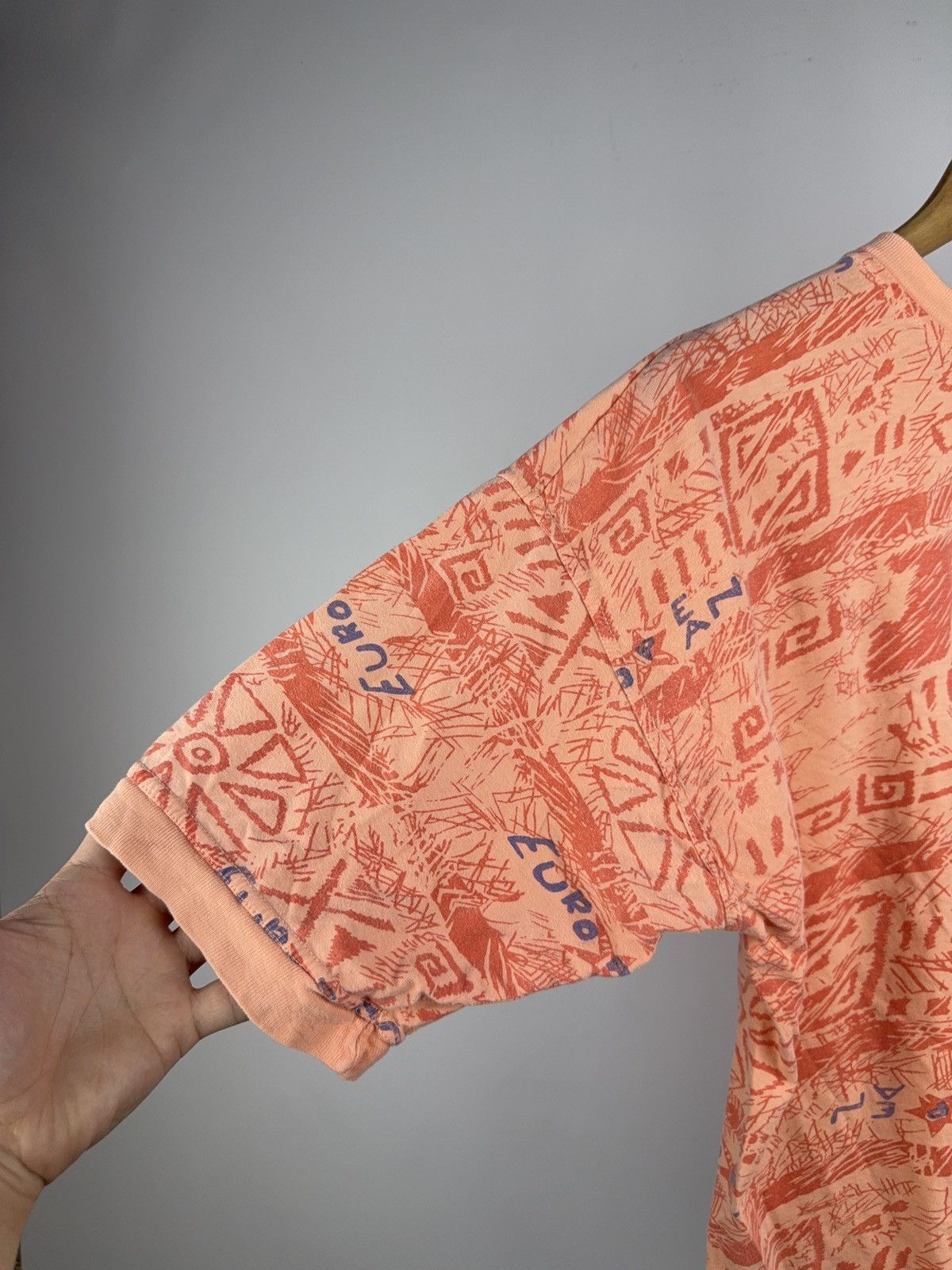 Vintage Retro Vintage 90s European Over Print Aztec Pattern T shirt Size US S / EU 44-46 / 1 - 6 Thumbnail