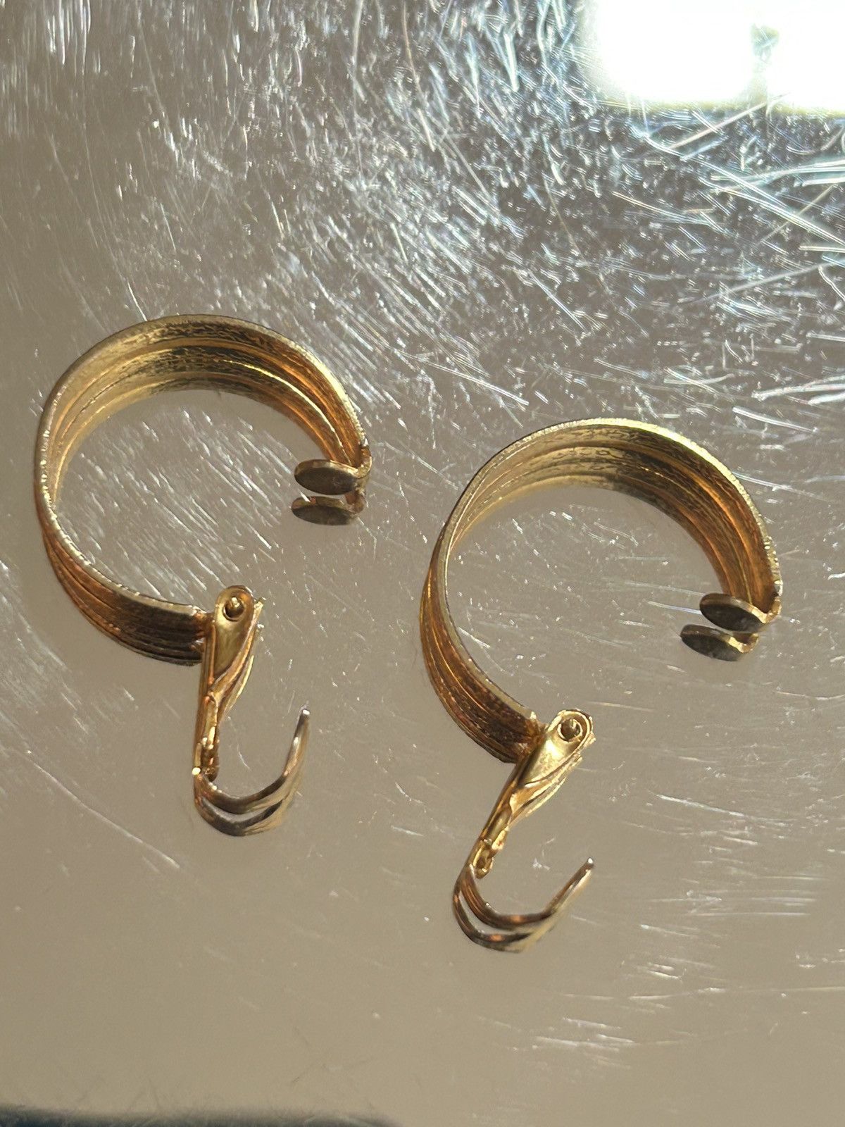 Vintage Vintage 70s gold plated clip on hoop earrings Size ONE SIZE - 3 Thumbnail