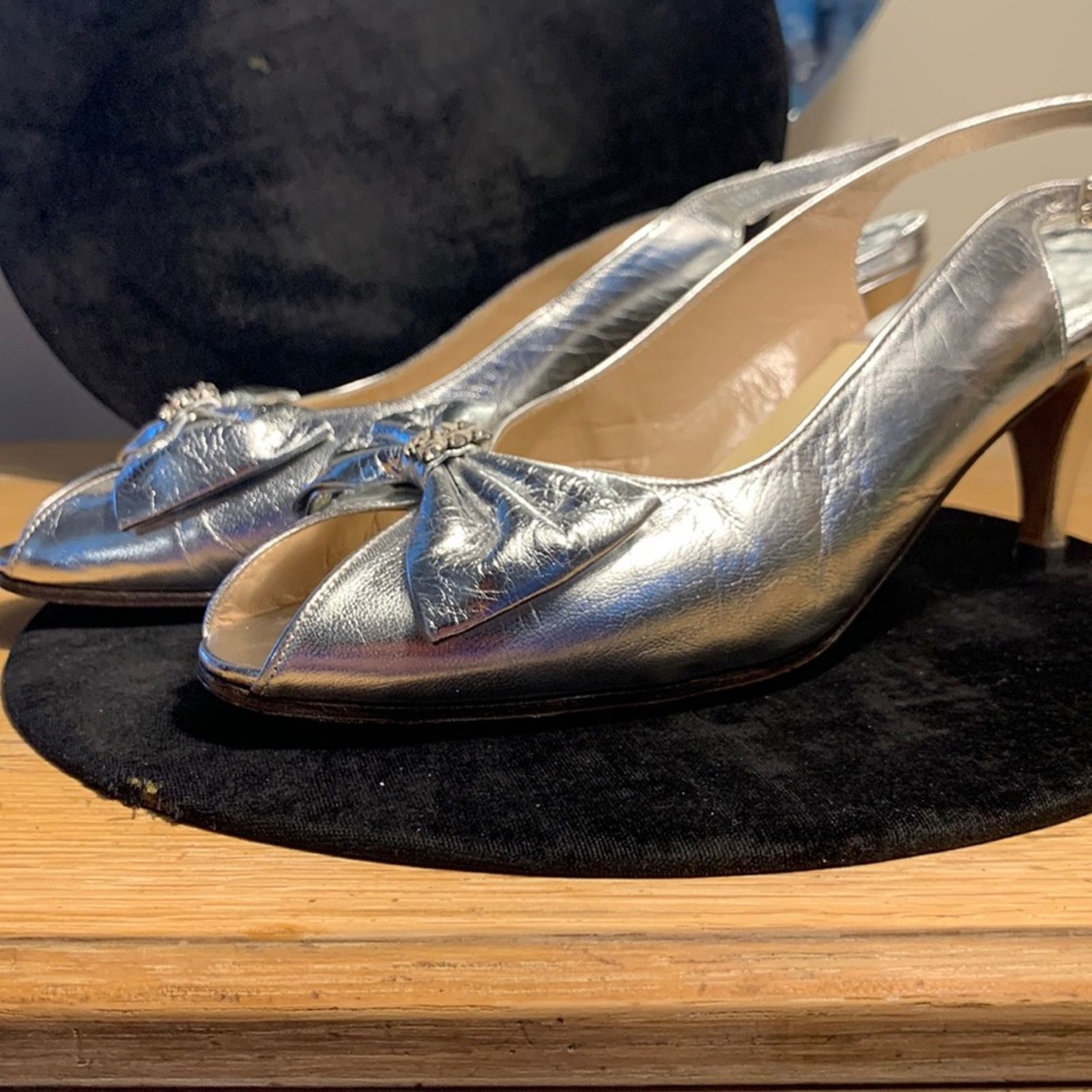 Vintage Vintage silver leather peeptoe slingback shoes with bows Size US 8 / IT 38 - 2 Thumbnail