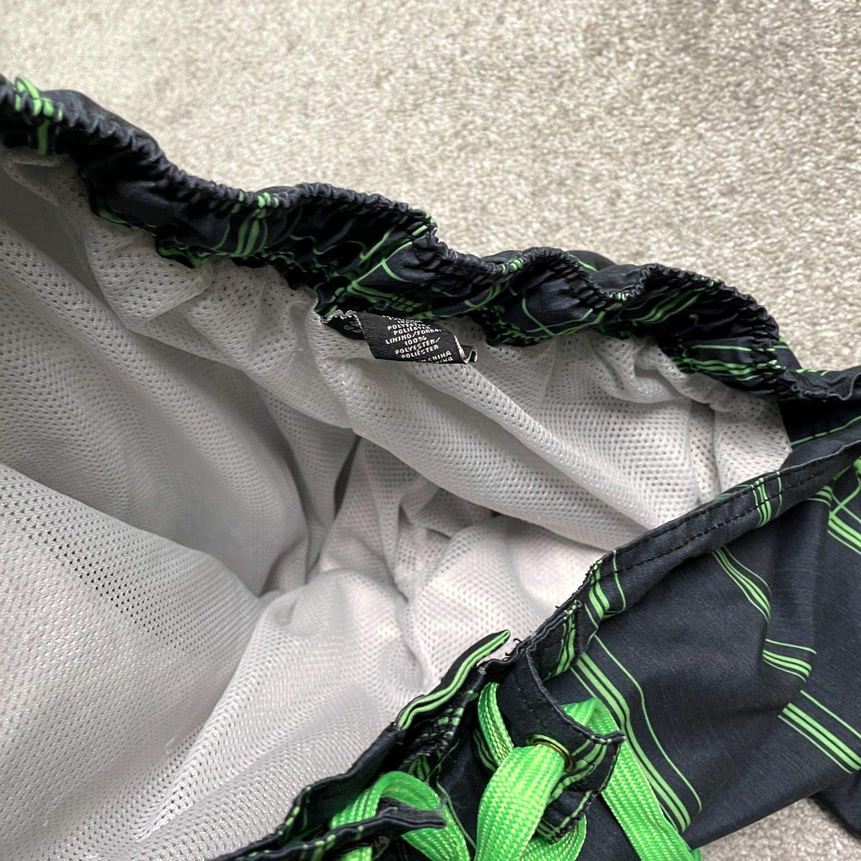 Ocean Pacific Ocean Pacific Bottom Mens Large Water Shorts Black Green Drawstring Swim Trunks Size US 33 - 3 Thumbnail