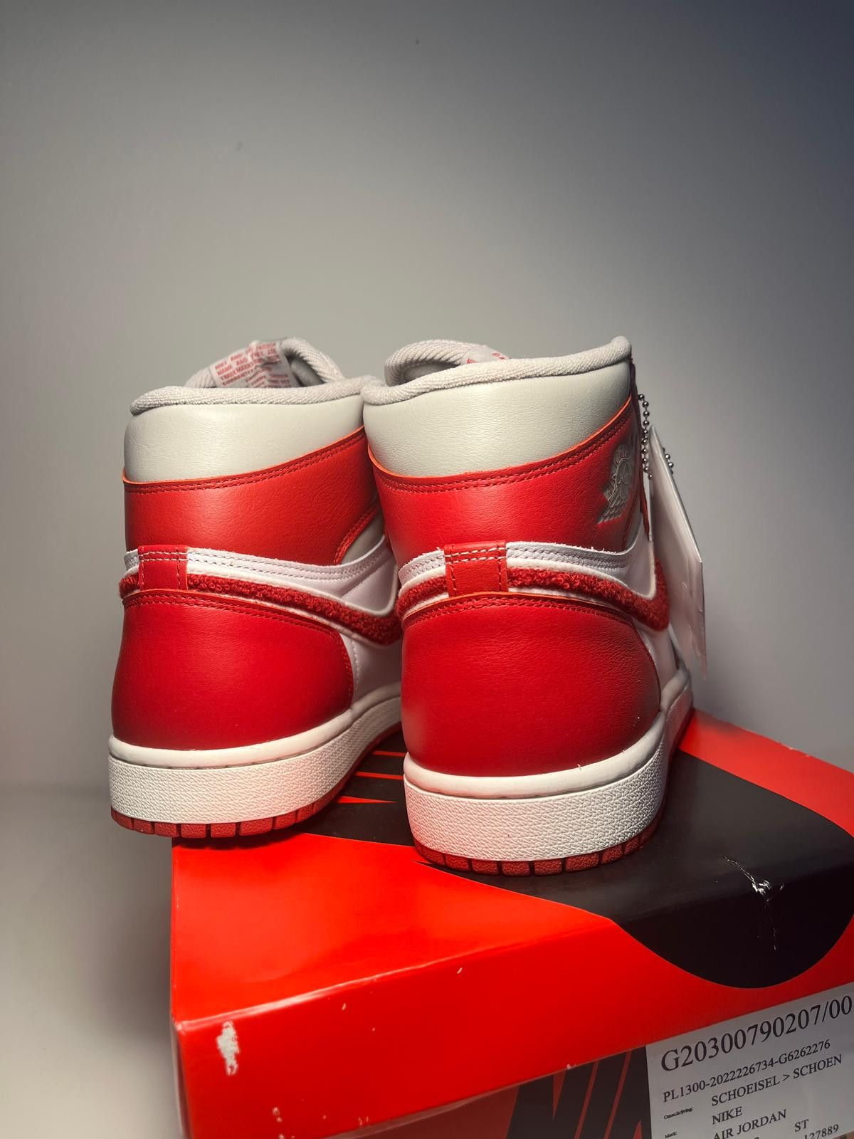 Nike Nike Air Jordan 1 Retro High OG Varsity Red size 41 Size US 8 / EU 41 - 5 Thumbnail