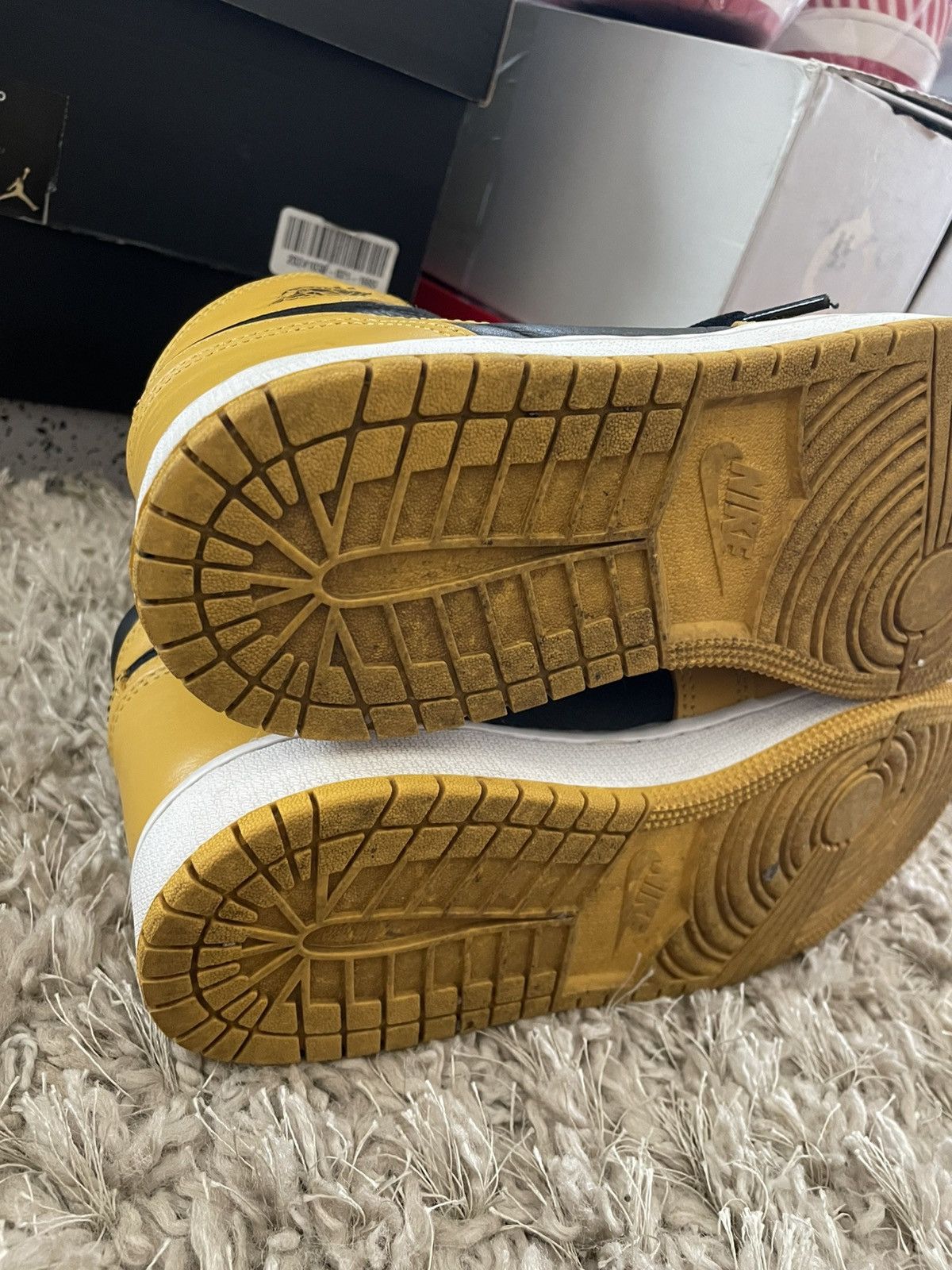 Jordan Brand Jordan 1 pollen GS Size US 7 / EU 40 - 7 Thumbnail