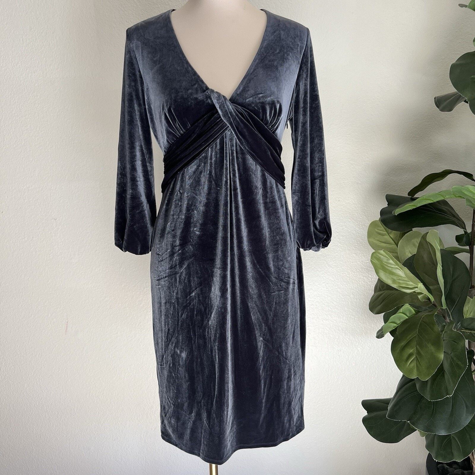 Laundry by Shelli Segal NWT $175 Laundry by Shelli Segal (8) Velvet Twist Midi Dress Size M / US 6-8 / IT 42-44 - 1 Thumbnail