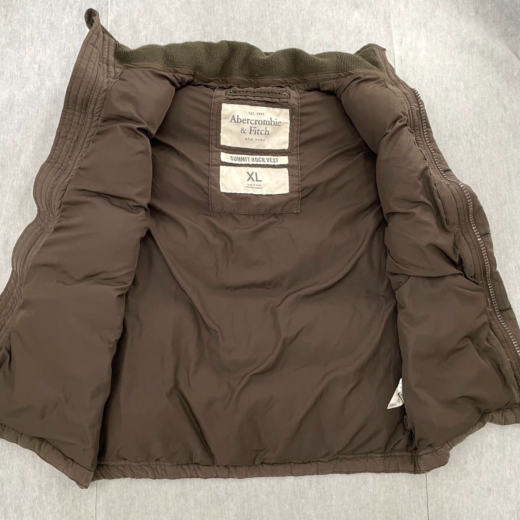 Abercrombie & Fitch VINTAGE Abercrombie & Fitch Summit Rock Vest Adult XL Brown Full Zip Down Puffer Mens Size US XL / EU 56 / 4 - 3 Thumbnail