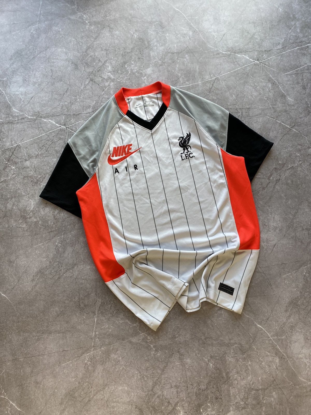 Nike × Vintage Rare Nike Liverpool FC Stadium Air Max White Soccer Jersey Size US M / EU 48-50 / 2 - 1 Thumbnail