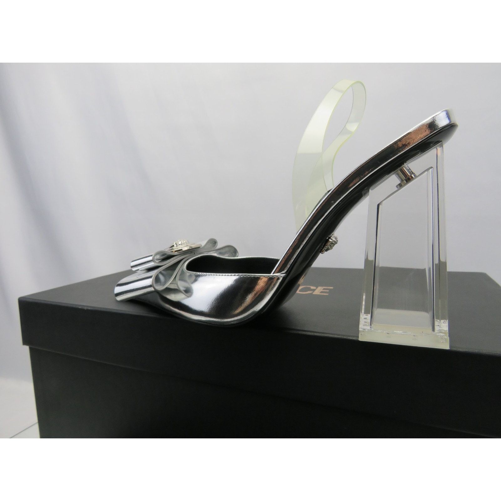 Versace VERSACE SILVER PATENT LEATHER COIN MEDUSA HEAD PUMPS 36 ITA Size US 6 / IT 36 - 4 Thumbnail