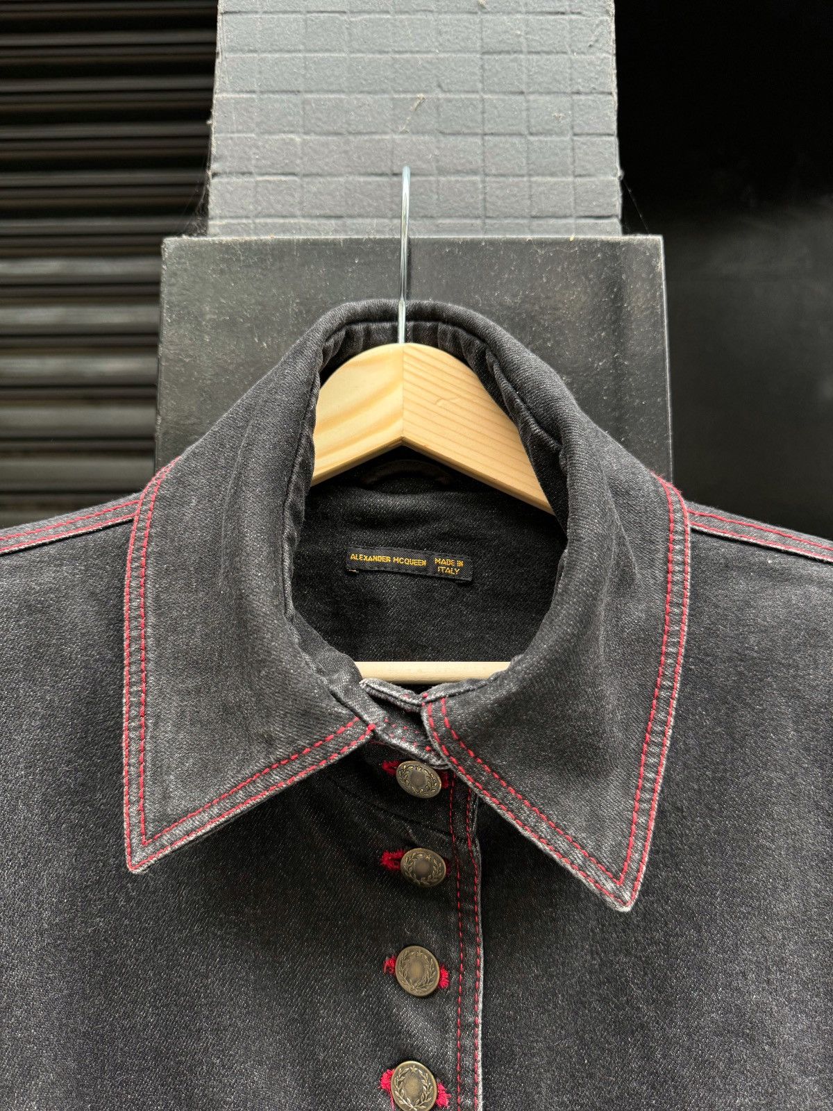 Alexander McQueen Alexander McQueen AW98 Victorian Button Tailored Denim Coat Size US S / EU 44-46 / 1 - 2 Thumbnail