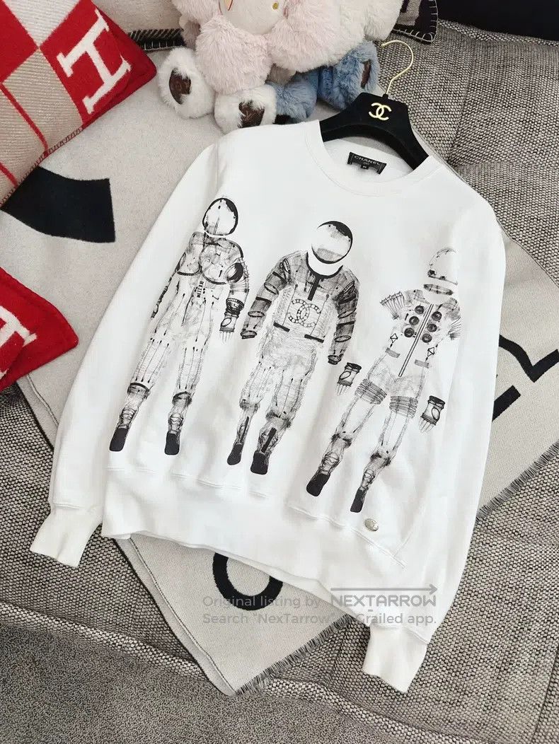 Chanel Chanel Space robot astronaut white graffiti astronaut patt Size XXS / US 00 / IT 34 - 7 Thumbnail