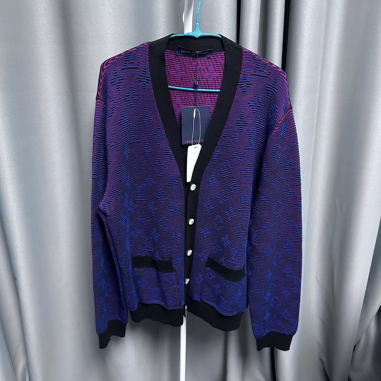 Louis Vuitton LV SS25 Men's Monogram V-Neck Knit Sweater Purple L Size US L / EU 52-54 / 3 - 1 Thumbnail