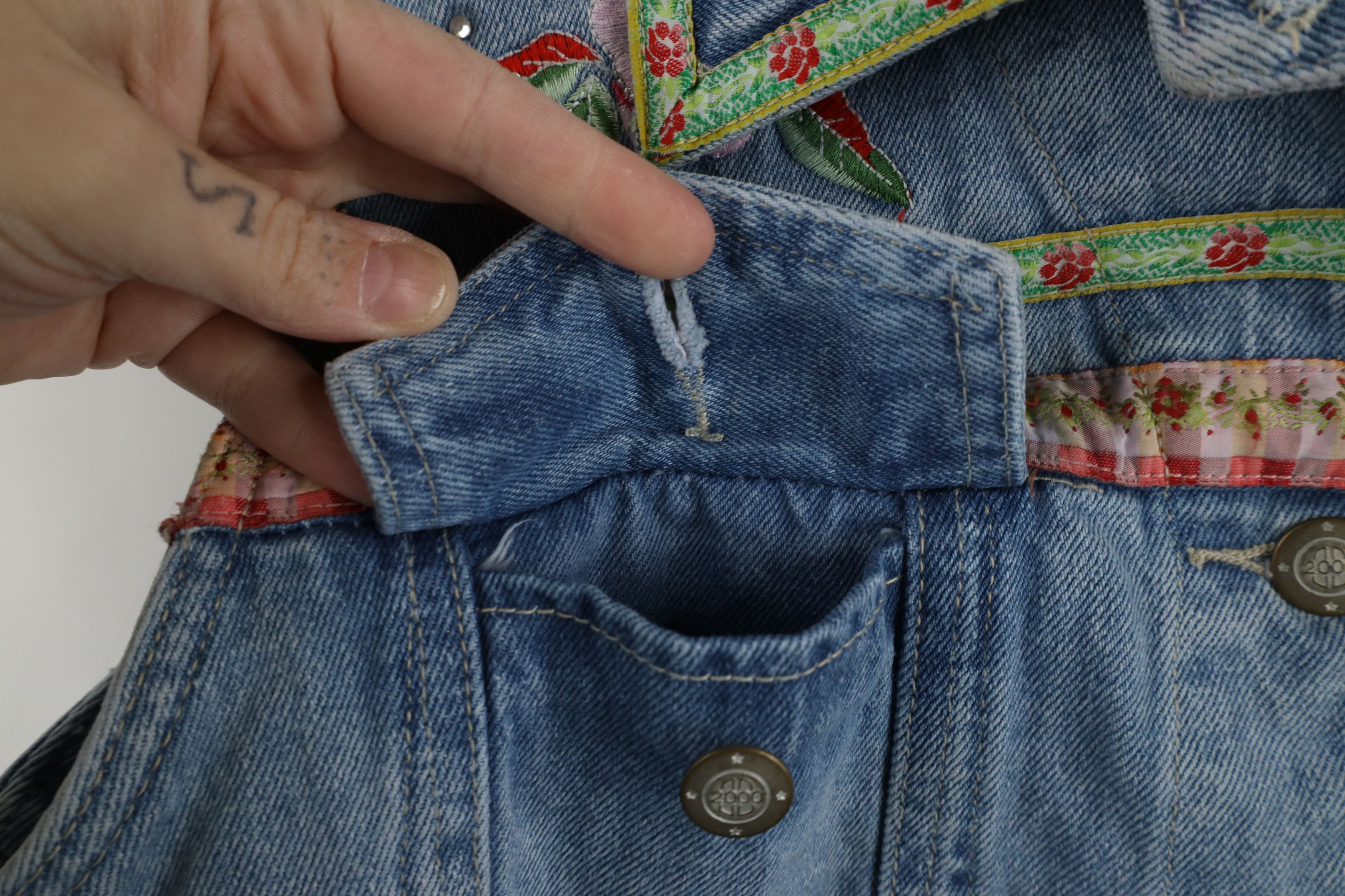Vintage Vintage 90s Streetwear Flower Sequin Denim Jean Vest Jacket Size M / US 6-8 / IT 42-44 - 7 Thumbnail