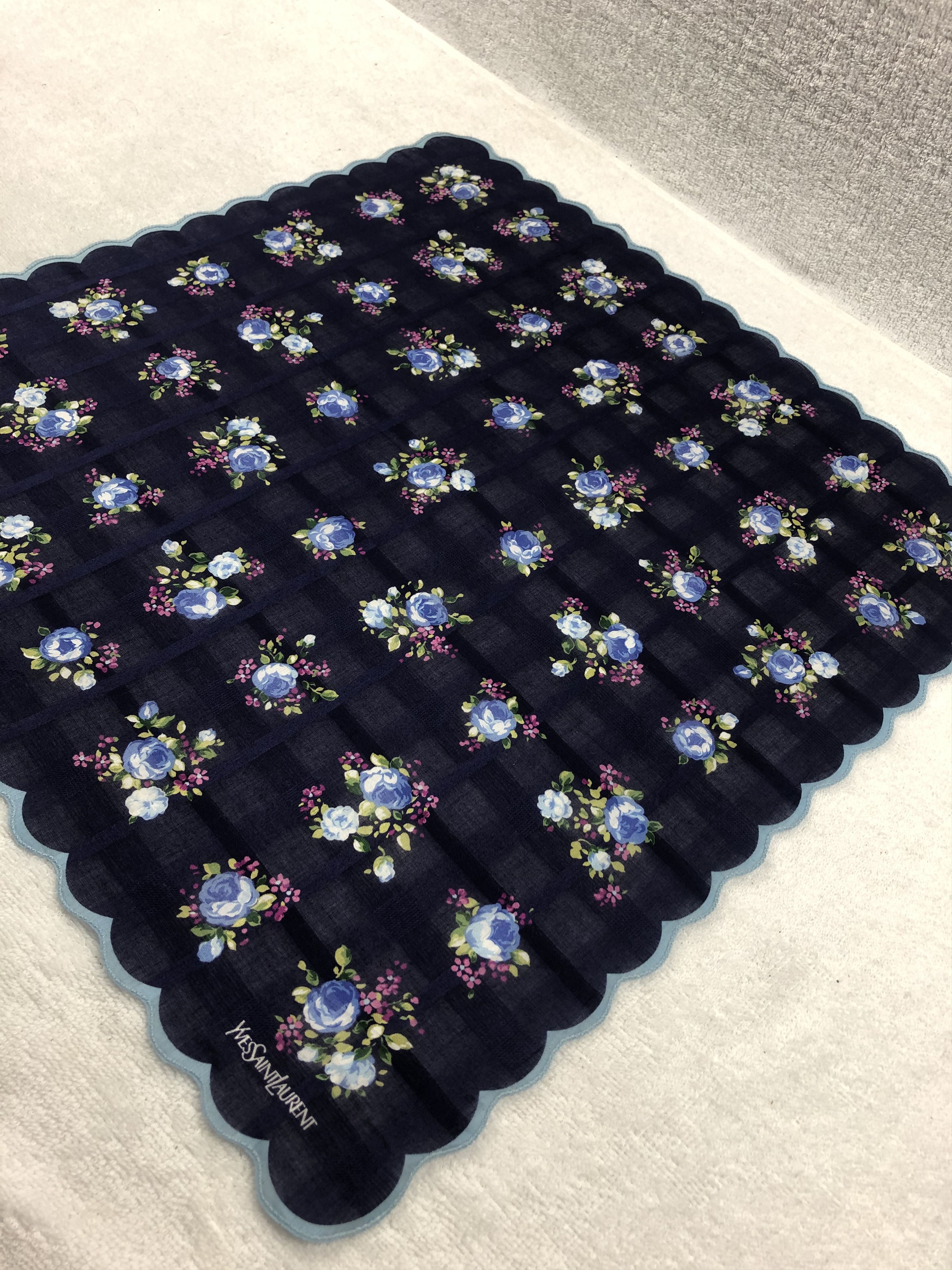 Yves Saint Laurent Yves Saint Laurent Handkerchief / Bandana / Neckerchief Size ONE SIZE - 3 Thumbnail