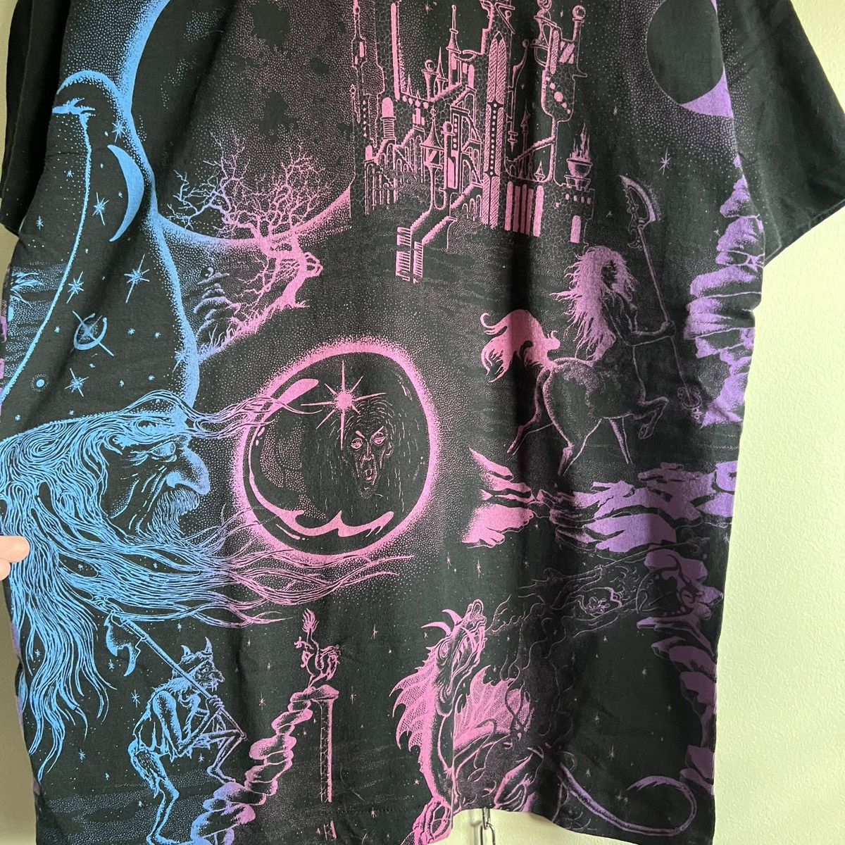 Fruit Of The Loom × Vintage Large 1992 Screen Shop Wizard, Magic & Mythology AOP tee Size US L / EU 52-54 / 3 - 2 Thumbnail