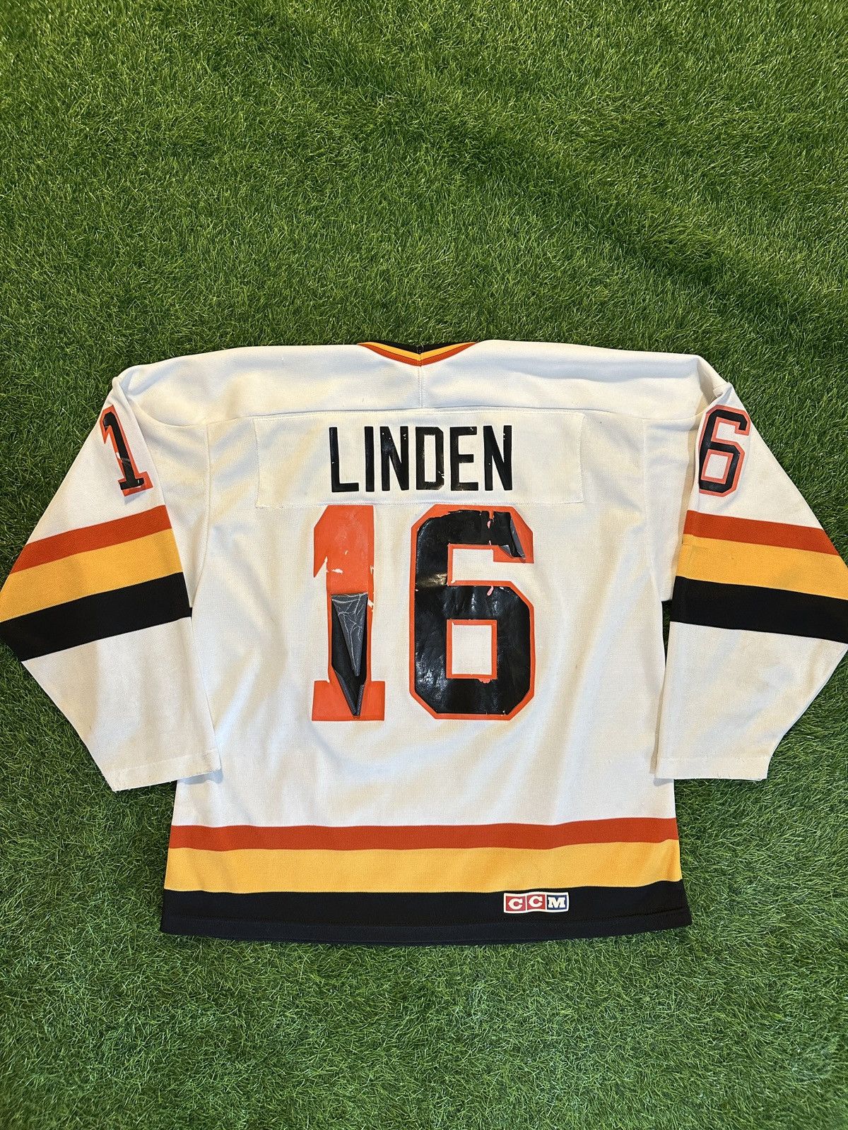 NHL Vintage nhl vancouver canucks flying skate trevor linden Lrg Size US L / EU 52-54 / 3 - 2 Thumbnail