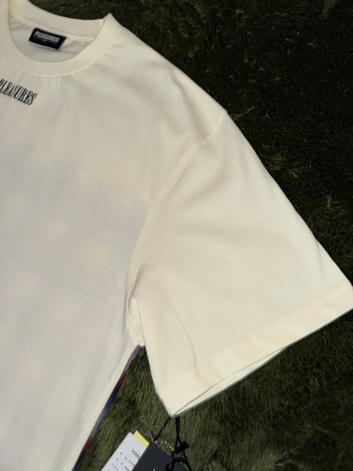 Pleasures [L] PLEASURES Contrast Embroidered Logo T-Shirt off white Size US XL / EU 56 / 4 - 3 Thumbnail