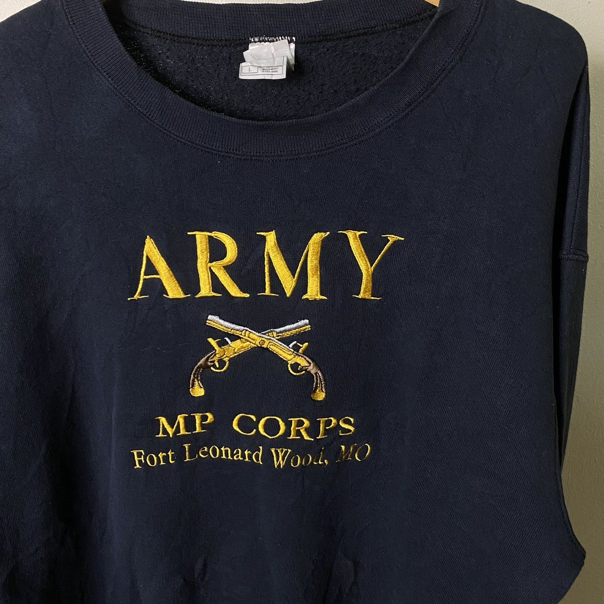 Vintage Vintage 1990s United States Military Police Corps Sweatshirt Size US L / EU 52-54 / 3 - 2 Thumbnail