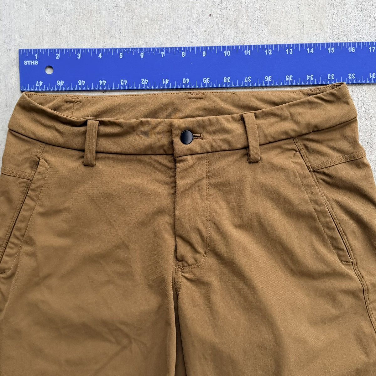 Lululemon Lululemon Commission Golf Shorts Men Size 31 Brown Stretch Size US 31 - 6 Thumbnail