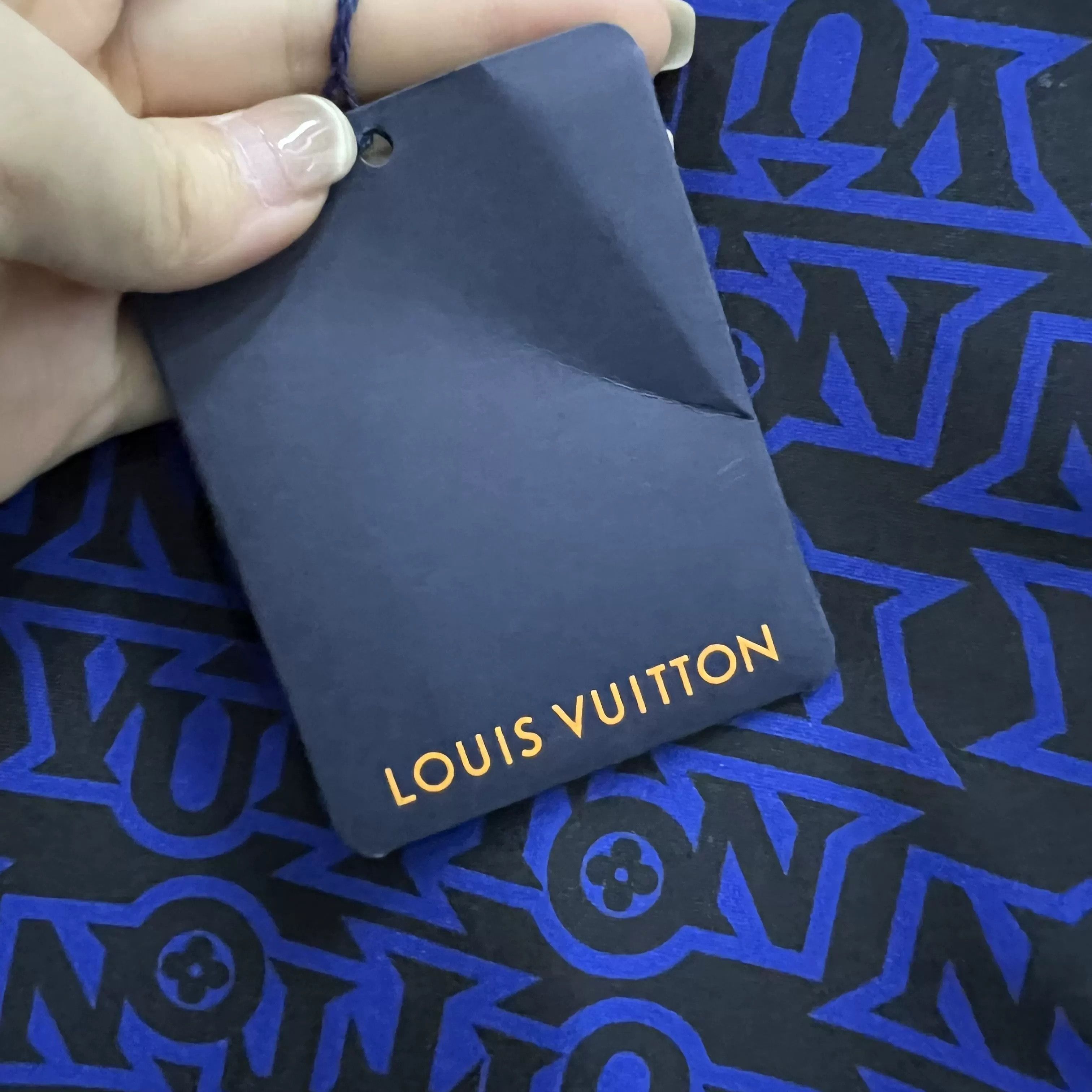 Louis Vuitton Louis Vuitton Black Blue Logo Short Sleeve Size US S / EU 44-46 / 1 - 3 Thumbnail