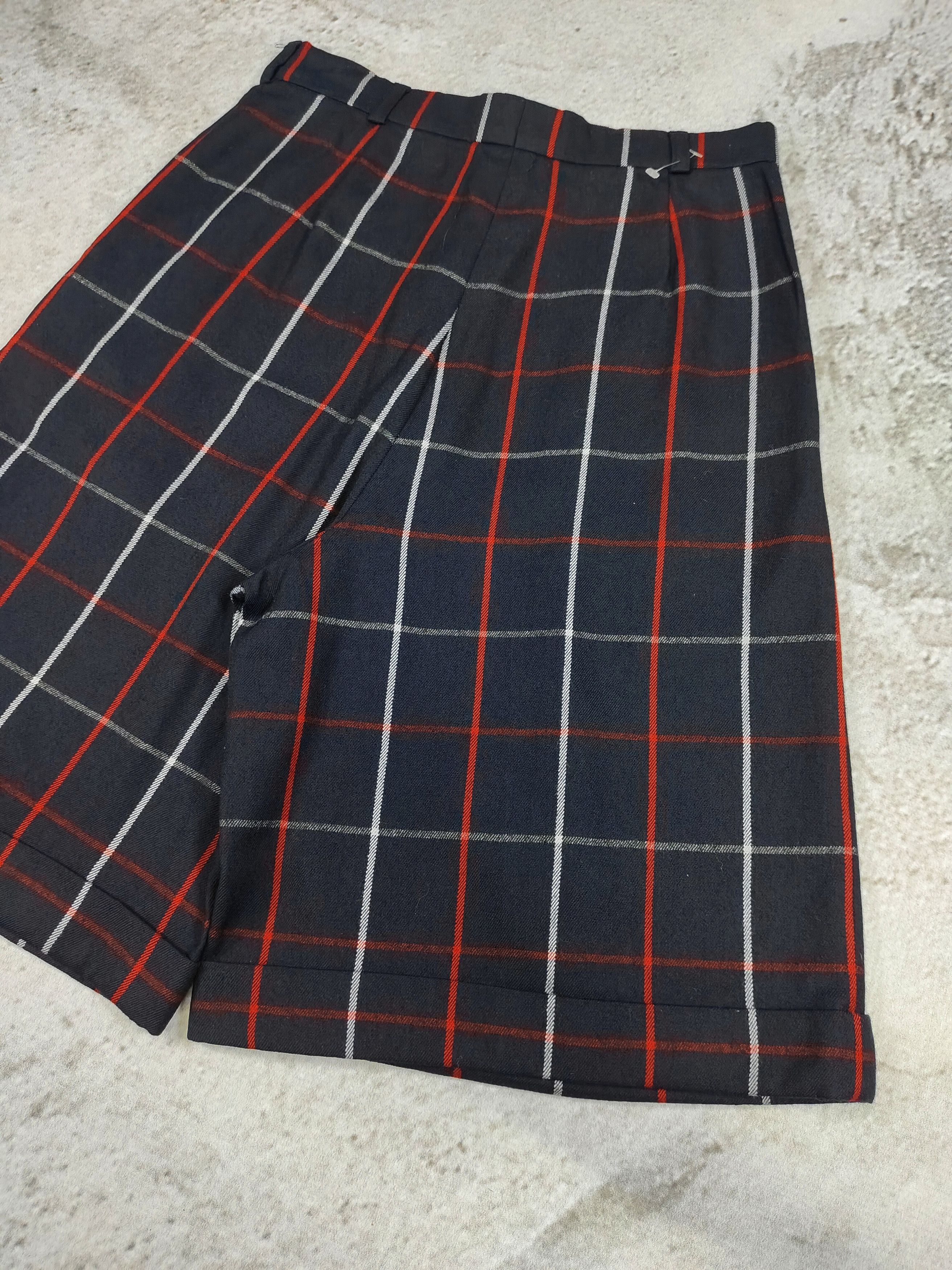 90s Burberrys- Classic Minimal Tartan Pattern Wool Short