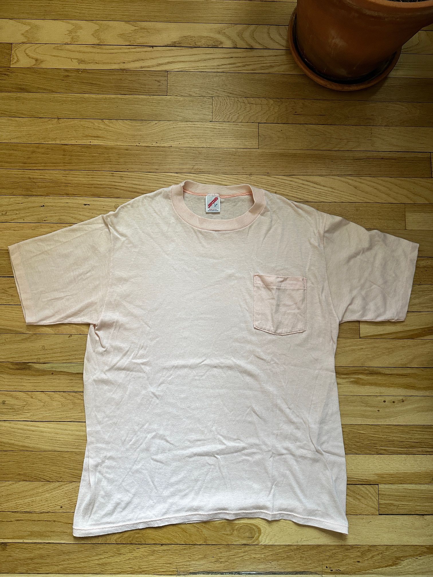 Jerzees Jerzees Blank Pink Single Stitch T-Shirt Large (SMALL STAIN) Size US L / EU 52-54 / 3 - 1 Thumbnail