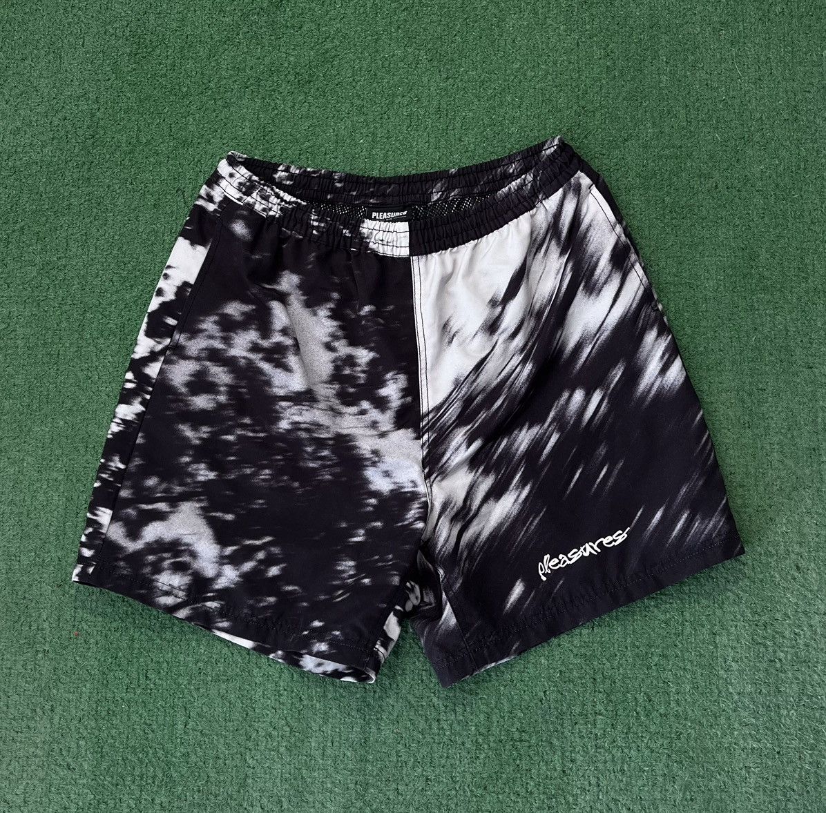 Pleasures Pleasures Shorts Black Nylon Size US 36 / EU 52 - 1 Thumbnail