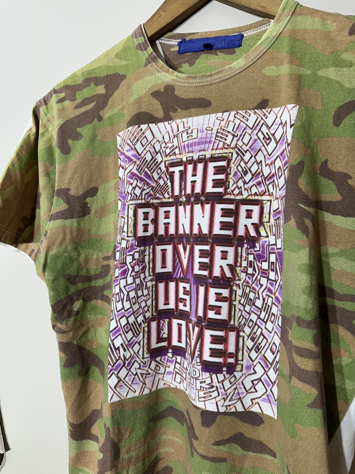 Junya Watanabe Junya Watanabe ss04 “The Banner Over Us is Love” tshirt Size US S / EU 44-46 / 1 - 2 Thumbnail