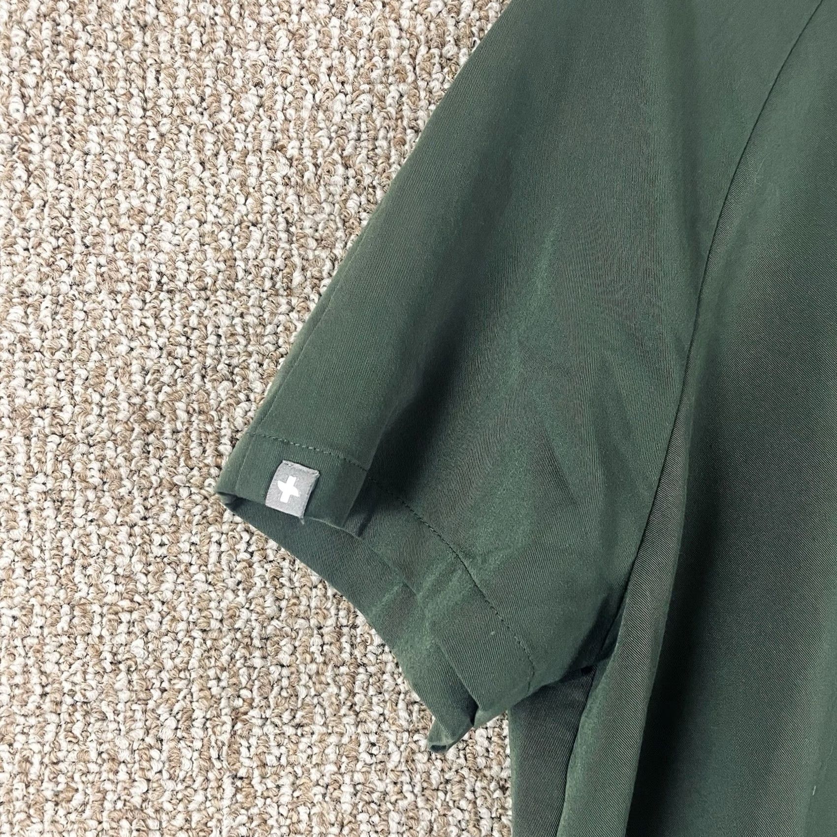 KangaROOS FIGS Womens Large Kangaroo Pocket Scrub Top - Green Size US L / EU 52-54 / 3 - 3 Thumbnail