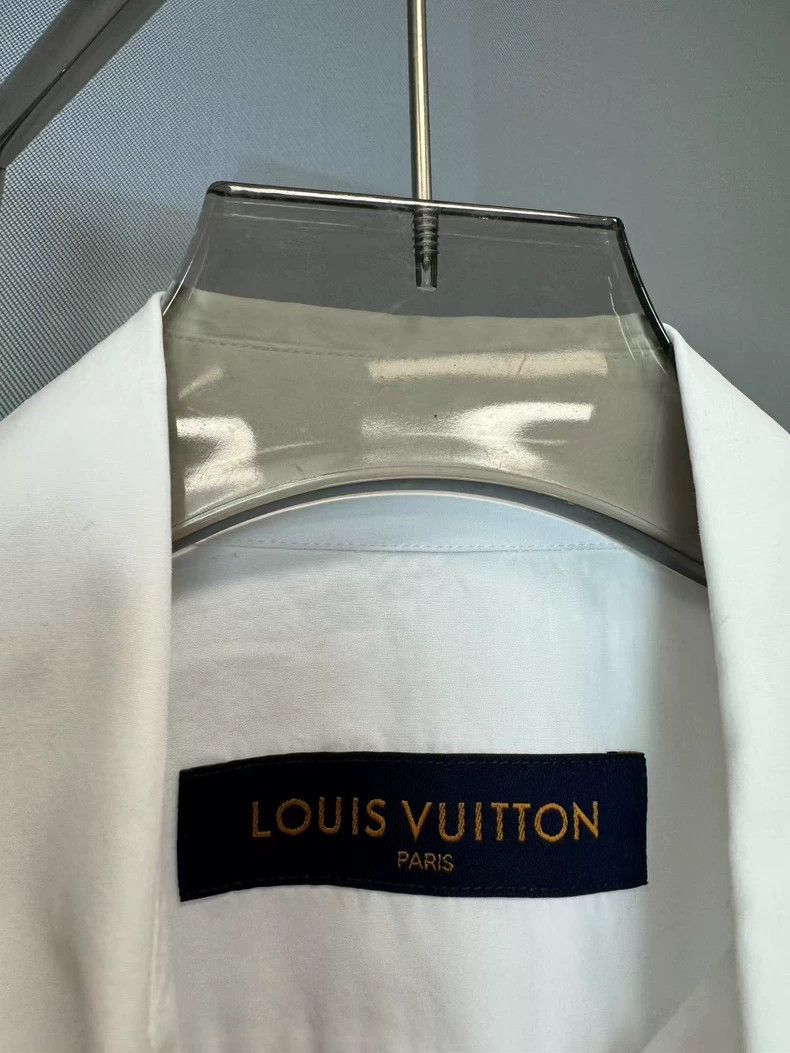 Louis Vuitton Louis Vuitton Show style white hollowed-out three-flower w Size US M / EU 48-50 / 2 - 4 Thumbnail