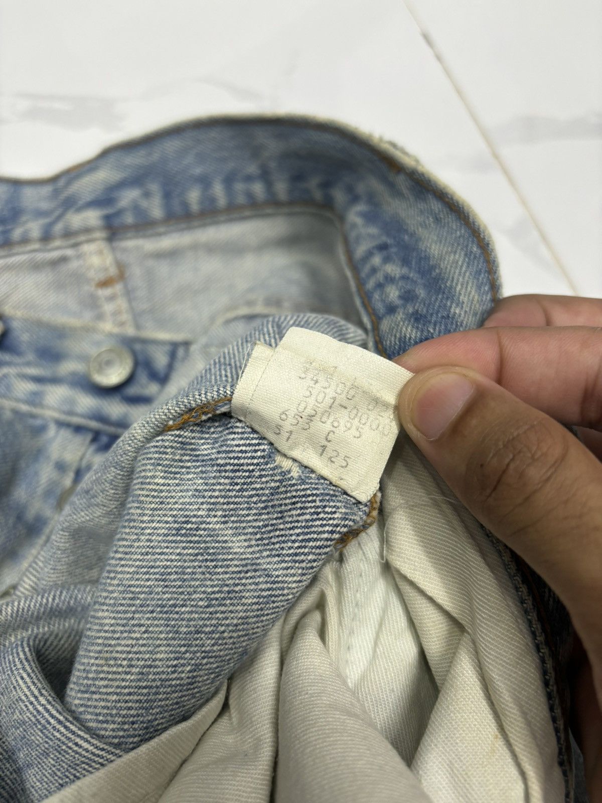 Levi's Vintage Clothing VINTAGE LEVIS 501 NICE FADED DISTRESSED DENIM JEANS Size US 29 - 12 Thumbnail