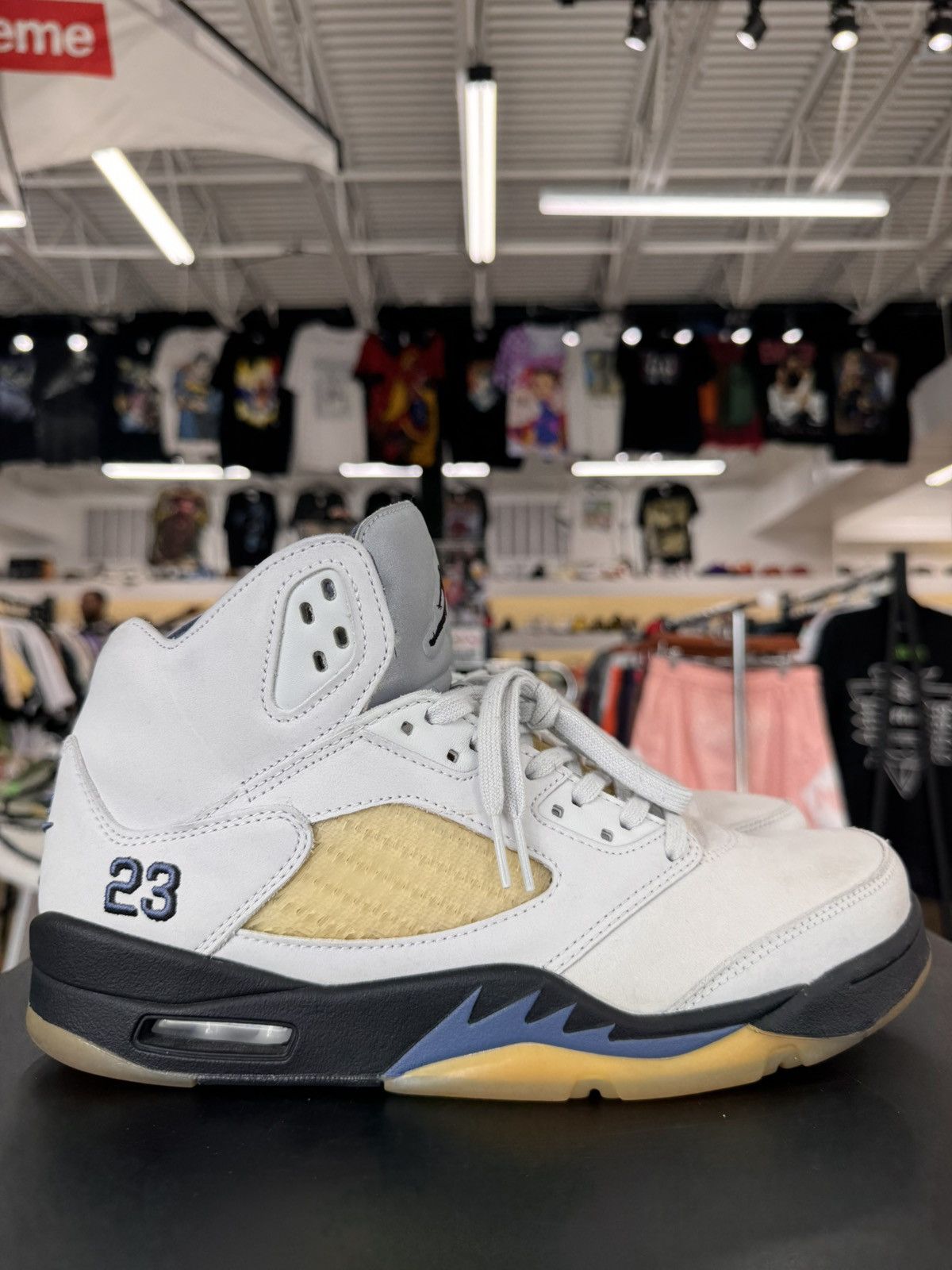 A Ma Maniere × Jordan Brand Air Jordan 5 Retro A Ma Maniére Dawn Size. 11.5W/10M (2023) Size US 10 / EU 43 - 6 Thumbnail