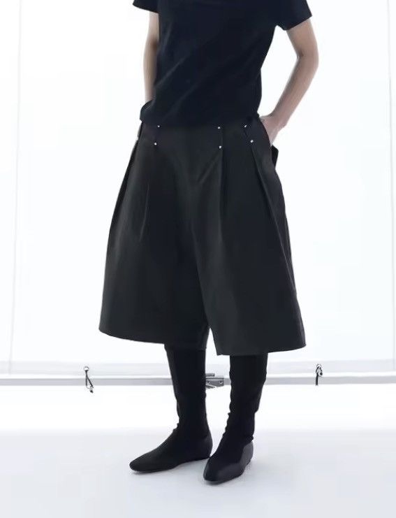 Other Black Pleated Shorts Size US 35 - 2 Thumbnail