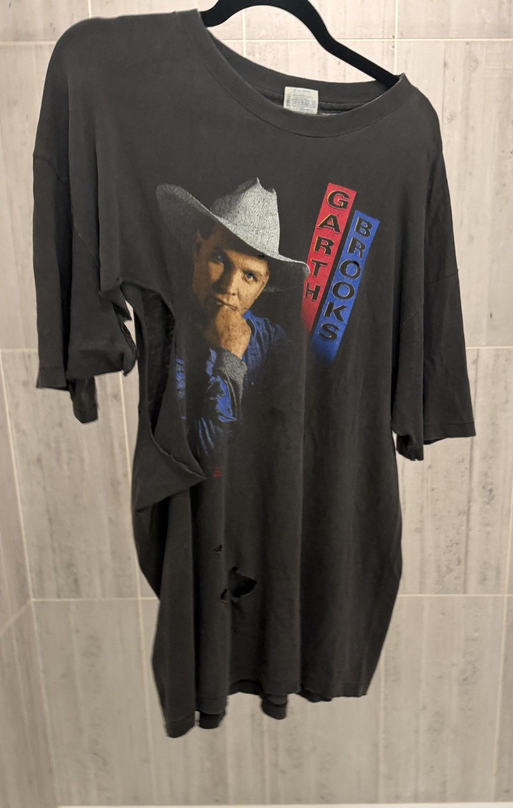 Rare Vintage Garth Brooks Thrashed Concert Tee