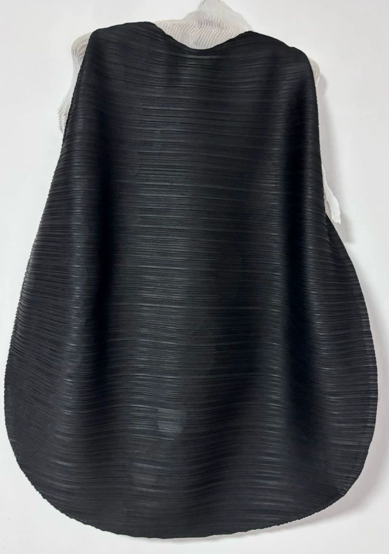 Issey Miyake Issey Miyake size:one size Black round vest Size S / US 4 / IT 40 - 6 Thumbnail