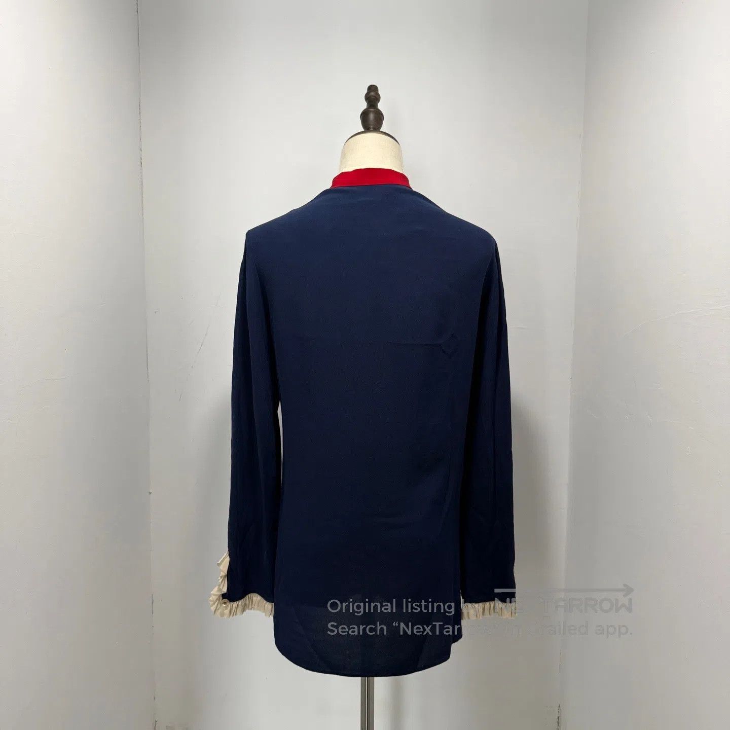 Gucci Guicci Silk shirt with gold buttons| Size M / US 6-8 / IT 42-44 - 2 Thumbnail