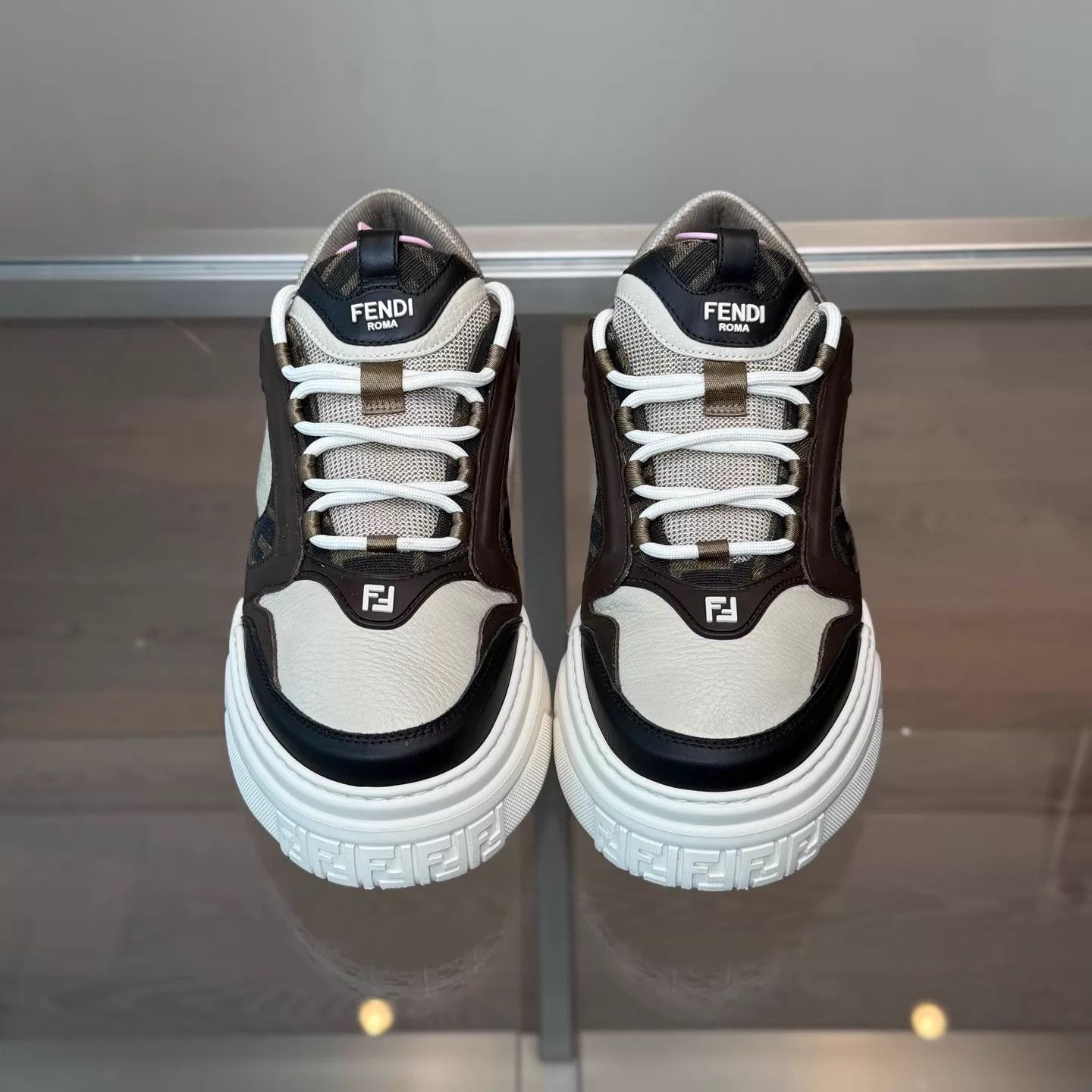 Fendi Fendi Force Monogram Platform Sneaker UK8 (42) Size US 9 / EU 42 - 5 Thumbnail