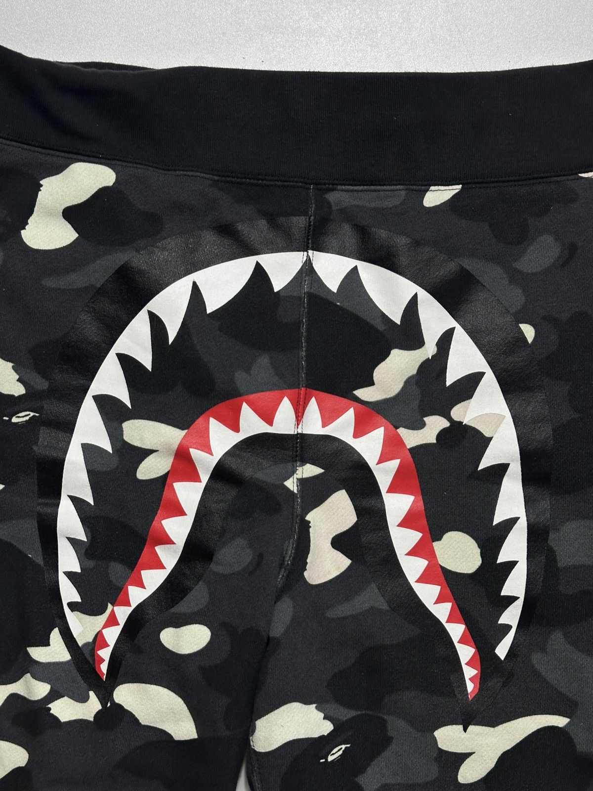 Bape Bape Glow In Dark Camo Shark shorts Size US 34 / EU 50 - 2 Thumbnail
