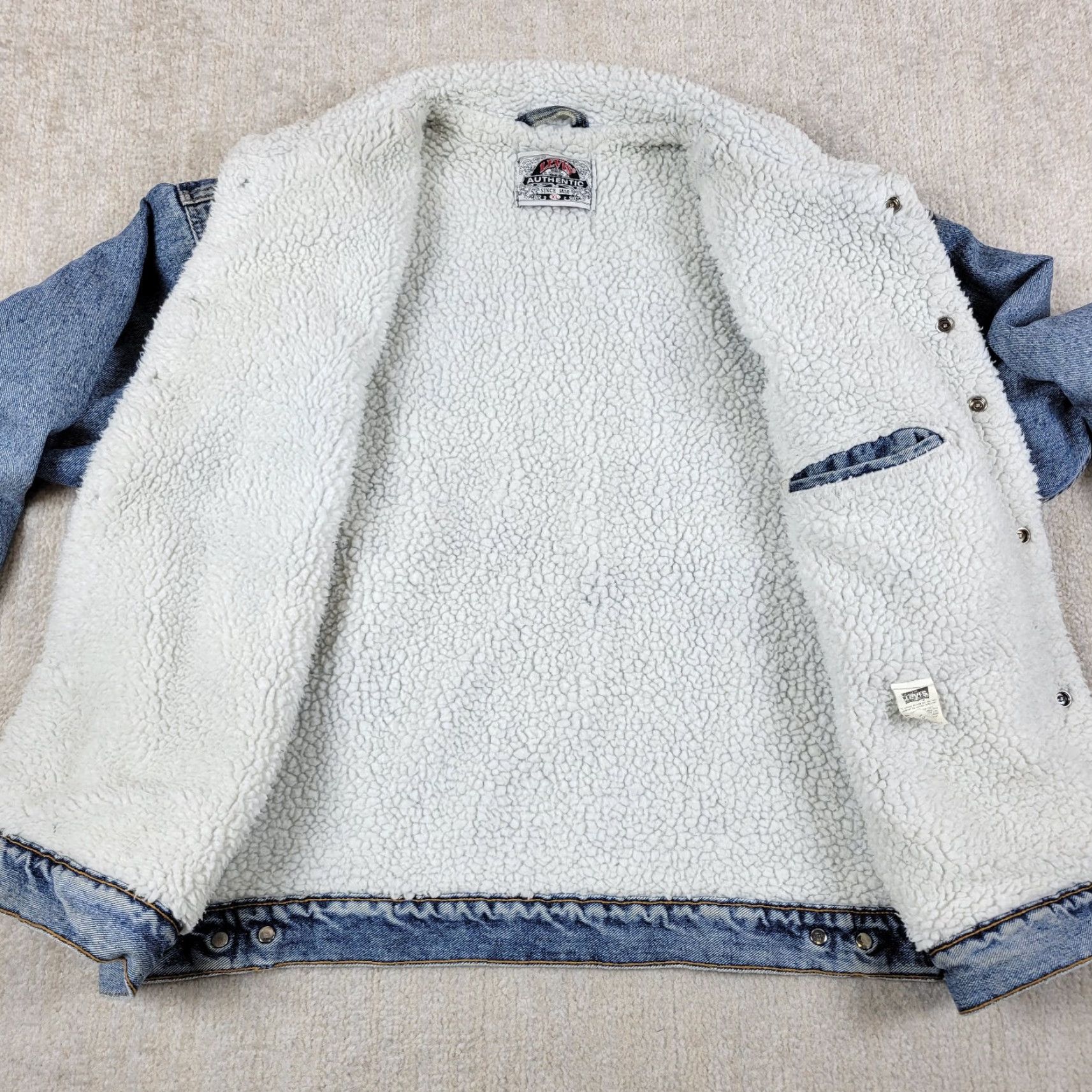 Levi's VINTAGE Levi's Trucker Jacket Mens XL Blue Denim Jacket Short 52 in Chest Distressed Lined Polyester Warmth 400 80s 90s Mens Size US XL / EU 56 / 4 - 3 Thumbnail