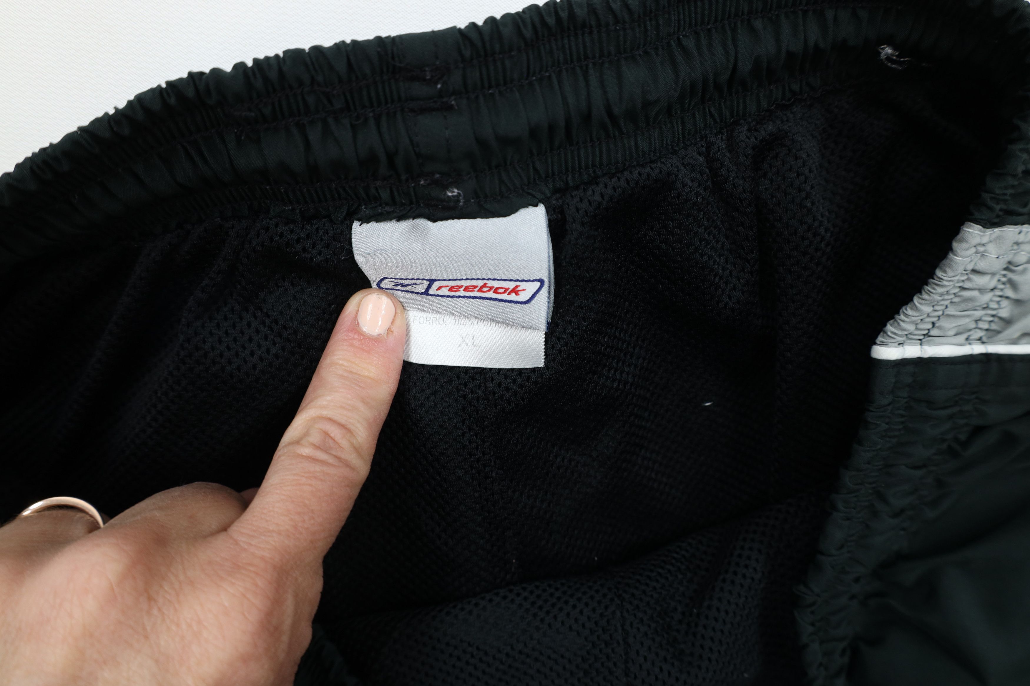 Reebok × Vintage Vintage 90s Reebok Block Lined Above Knee Shorts Black Size US 36 / EU 52 - 9 Thumbnail