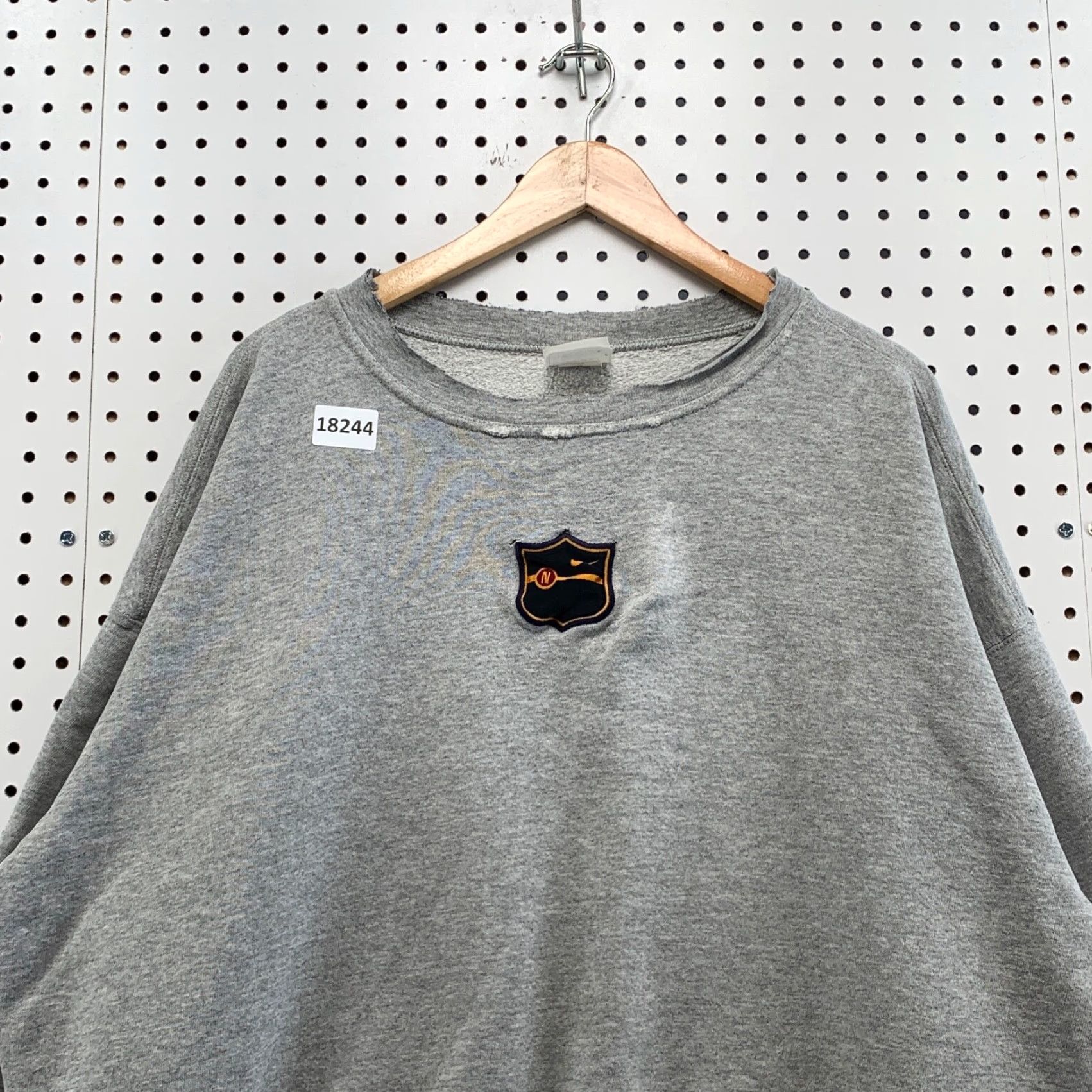 Nike VINTAGE 90s Nike Crew Neck Sweatshirt Adult XL Gray Center Swoosh Embroidered Mens Size US XL / EU 56 / 4 - 5 Thumbnail
