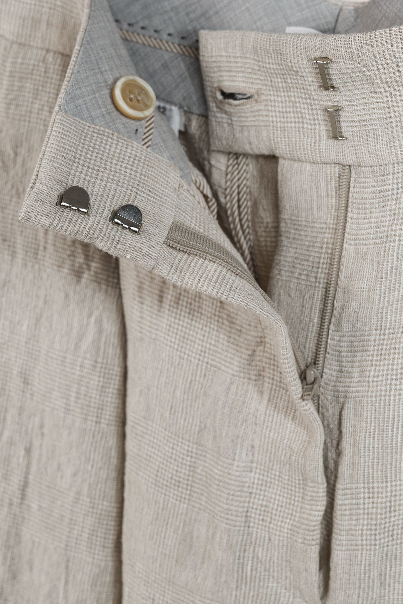 Brunello Cucinelli Brunello Cucinelli SS/23 Glen-Plaid Linen Cuffed Trousers Size 28" / US 6 / IT 42 - 7 Thumbnail
