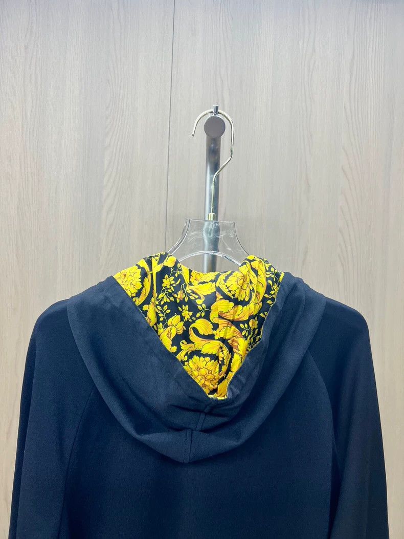 Versace Versace Phnom Penh Baroque hooded sweatshirt jacket Size XL / US 12-14 / IT 48-50 - 5 Thumbnail