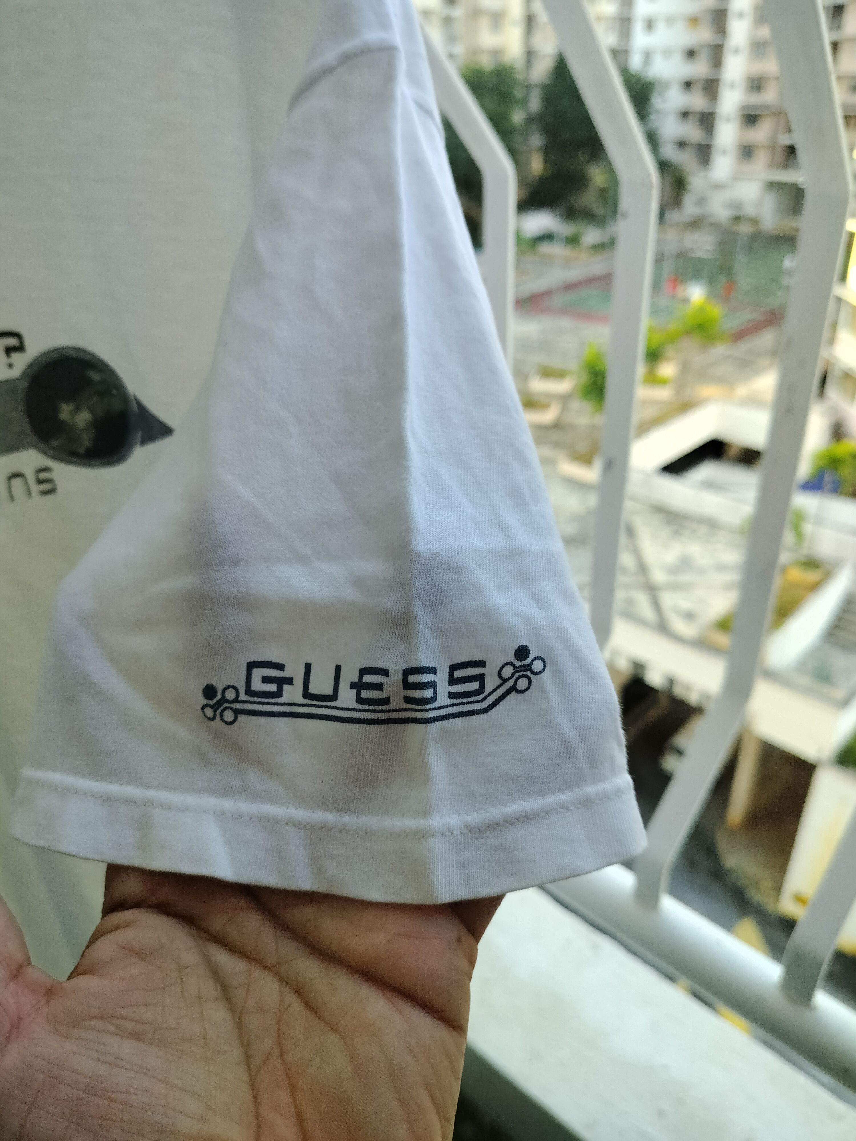 Club Sorayama × Guess Vintage Guess Jeans t- shirt Made in Usa Size US L / EU 52-54 / 3 - 3 Thumbnail