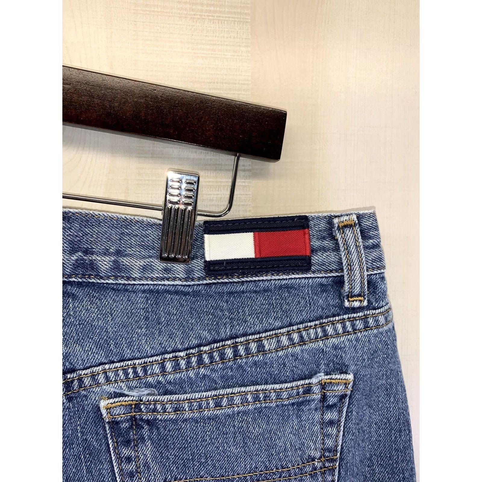 Tommy Hilfiger VINTAGE Tommy Hilfiger Denim Shorts Patch Large Logo Womens Size 1-7574 Blue 1990s Size 25" / US 0 / IT 36 - 7 Thumbnail