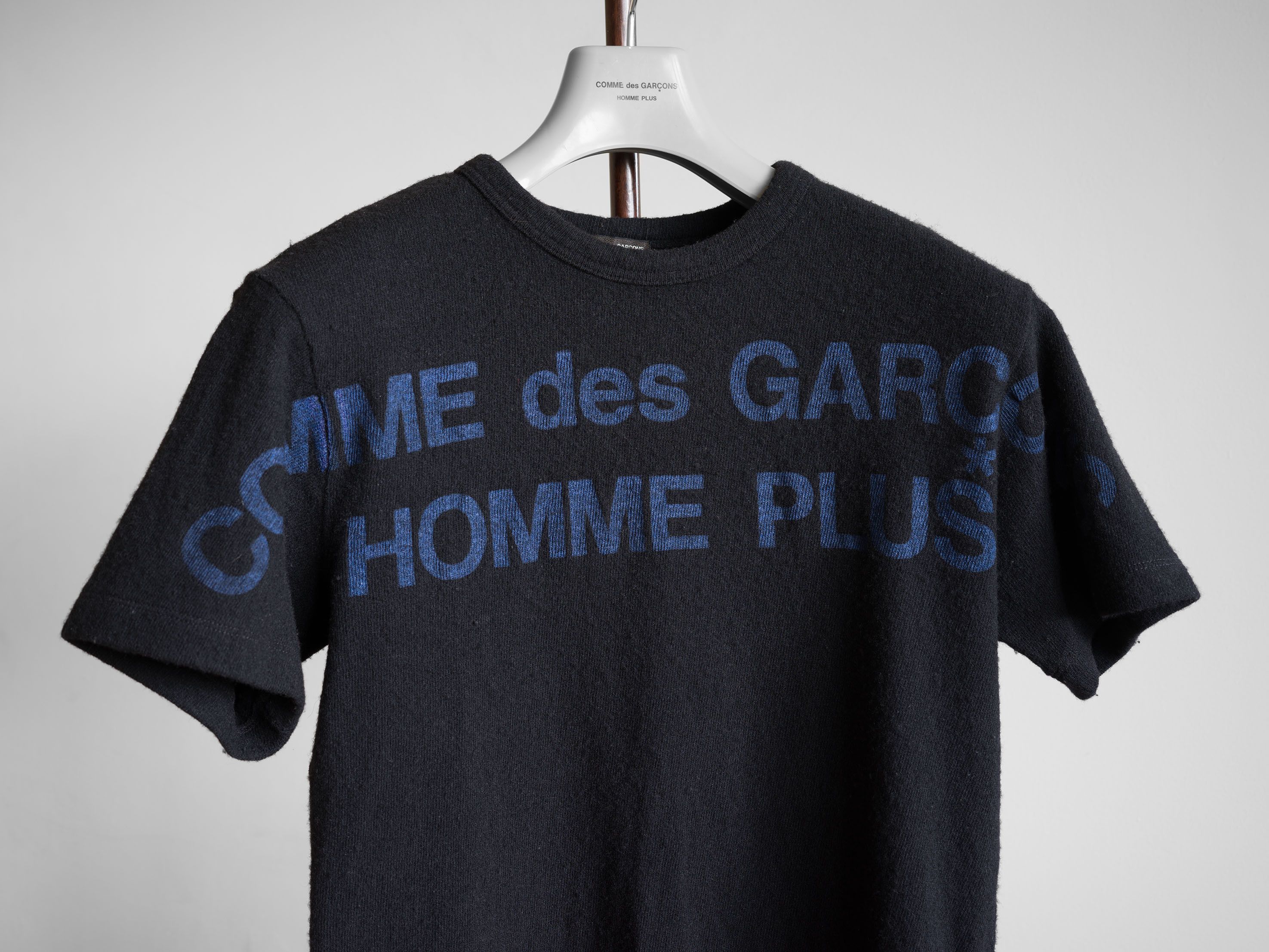 Comme des Garcons Homme Plus AD1999 COMME des GARÇONS HOMME PLUS LOGO PRINT T-SHIRT Size US S / EU 44-46 / 1 - 2 Thumbnail