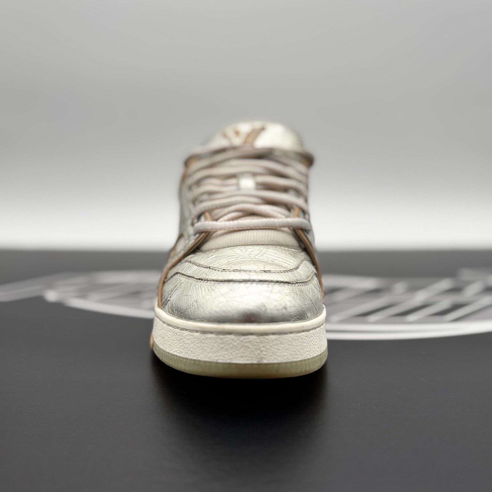Louis Vuitton (7-7.5 US) Louis Vuitton Trainer ' Metallic, Beige ' Size US 7 / EU 40 - 6 Thumbnail