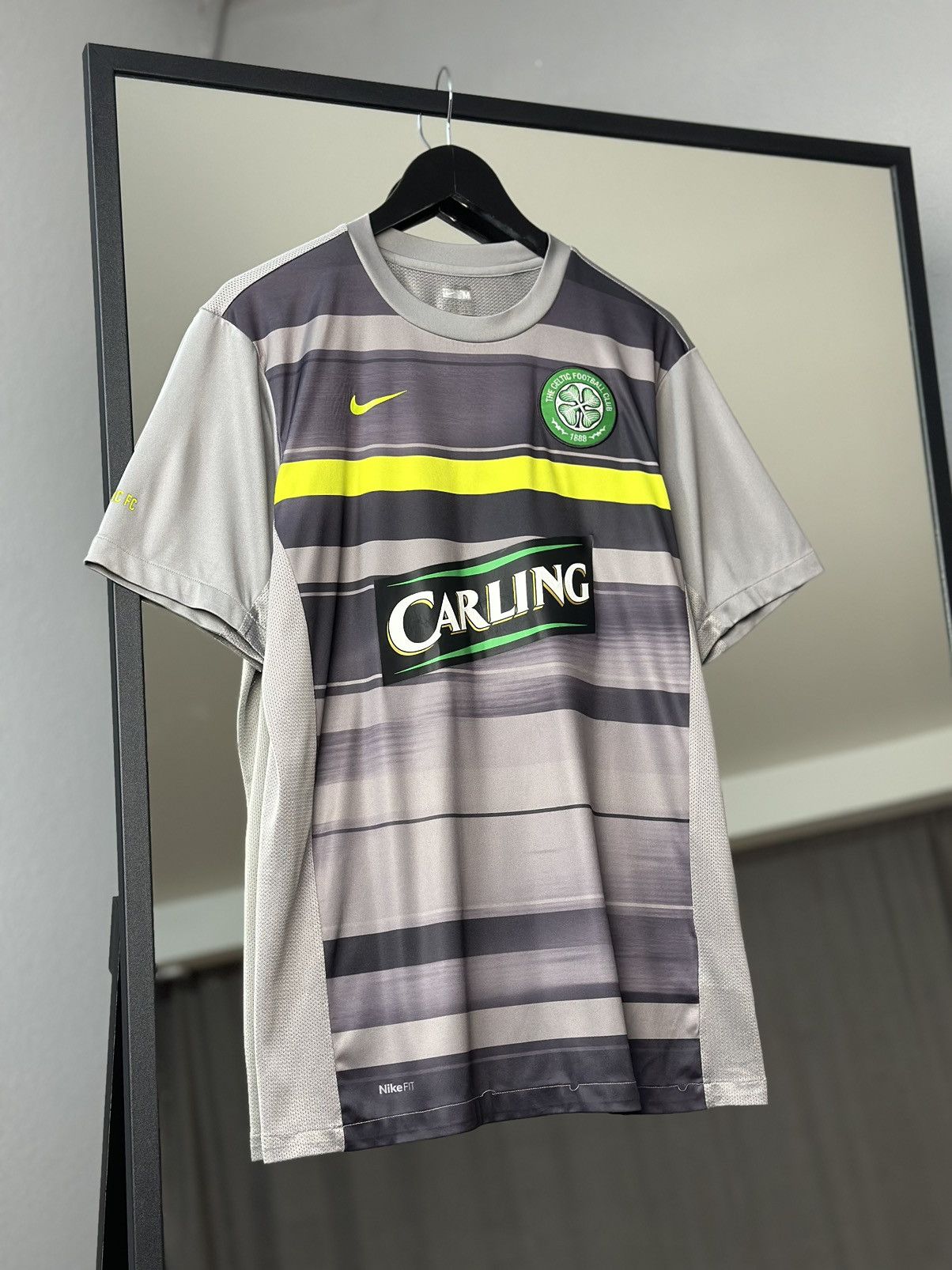 Nike Vintage Celtic Glasgow Football Shirt Nike Soccer Jersey Size US M / EU 48-50 / 2 - 2 Thumbnail
