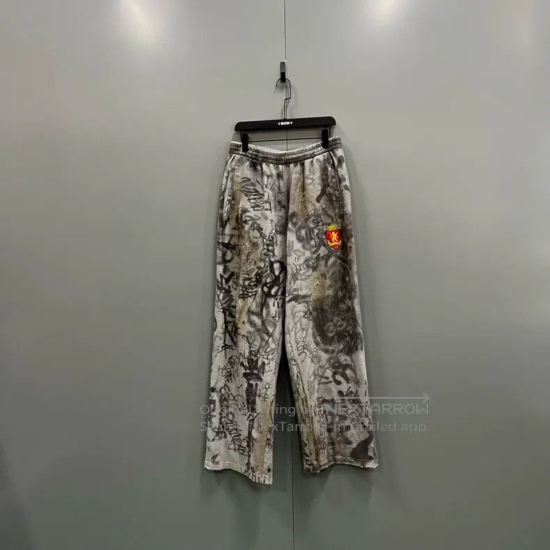 Balenciaga Balenciaga size M Logo Graffiti Elastic Waist Sweatpants M Size US 27 - 1 Thumbnail