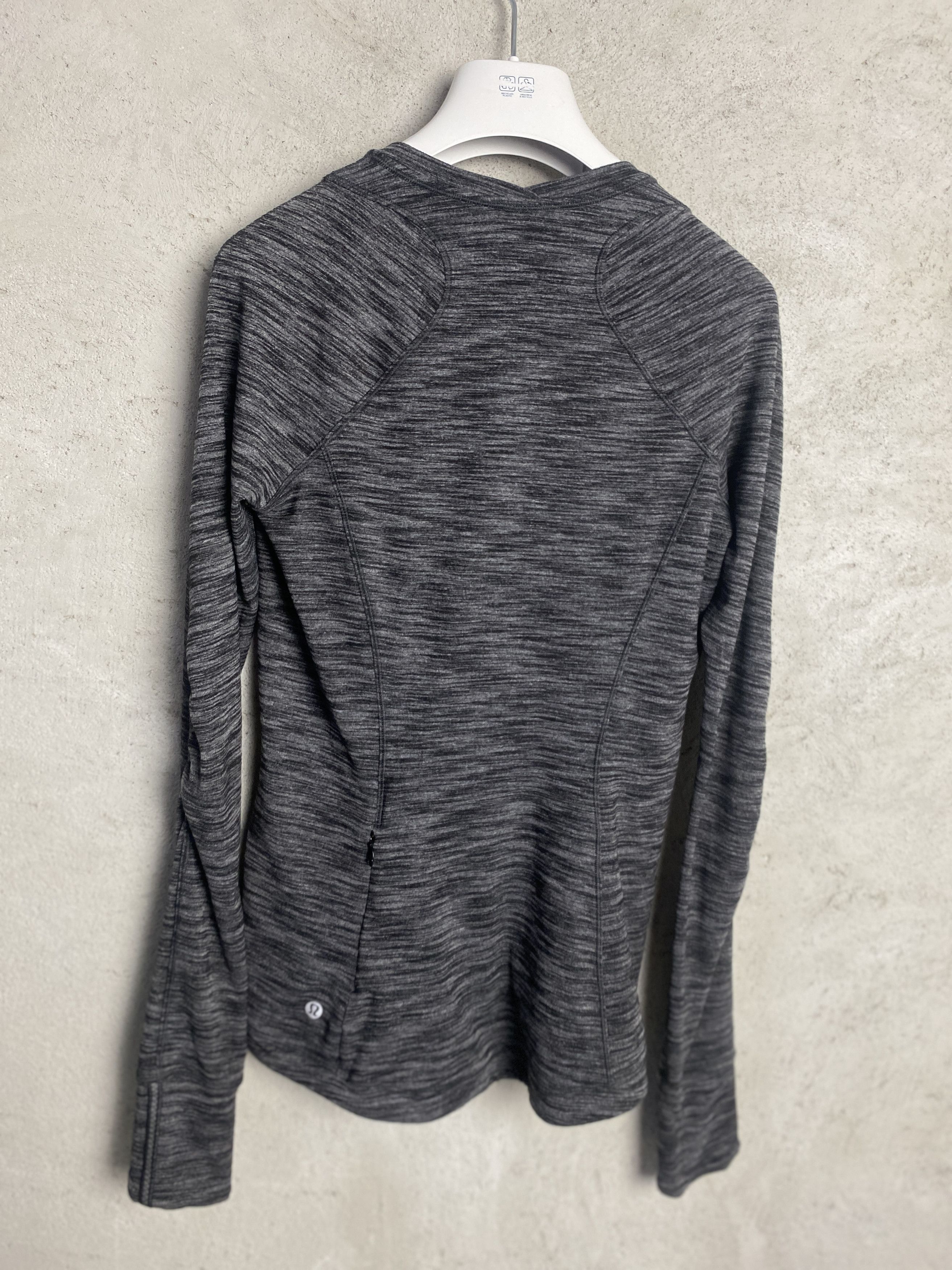 Lululemon Lululemon longsleeve blouse run tee gym pilates yoga pilates Size S / US 4 / IT 40 - 2 Thumbnail