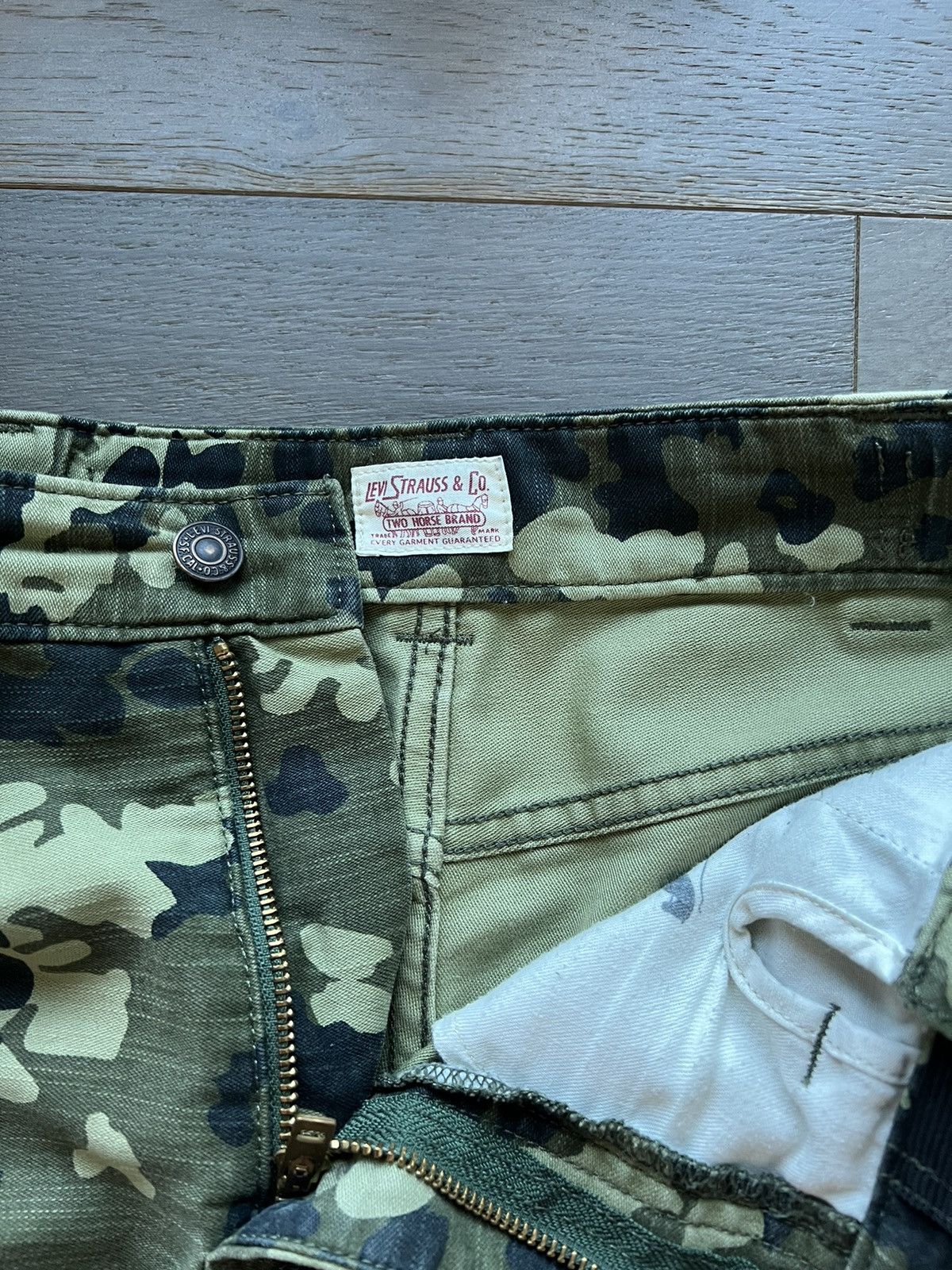 Levi's Levi green camo cargo pants Size US 30 / EU 46 - 3 Thumbnail
